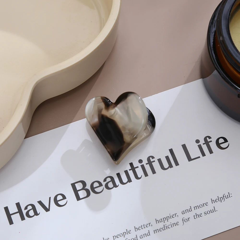 QIYI Wholesale Cheap Price New Design Mini Hair Claws Women Cute Heart Acetate Clear Hair Styling Claw for Girls