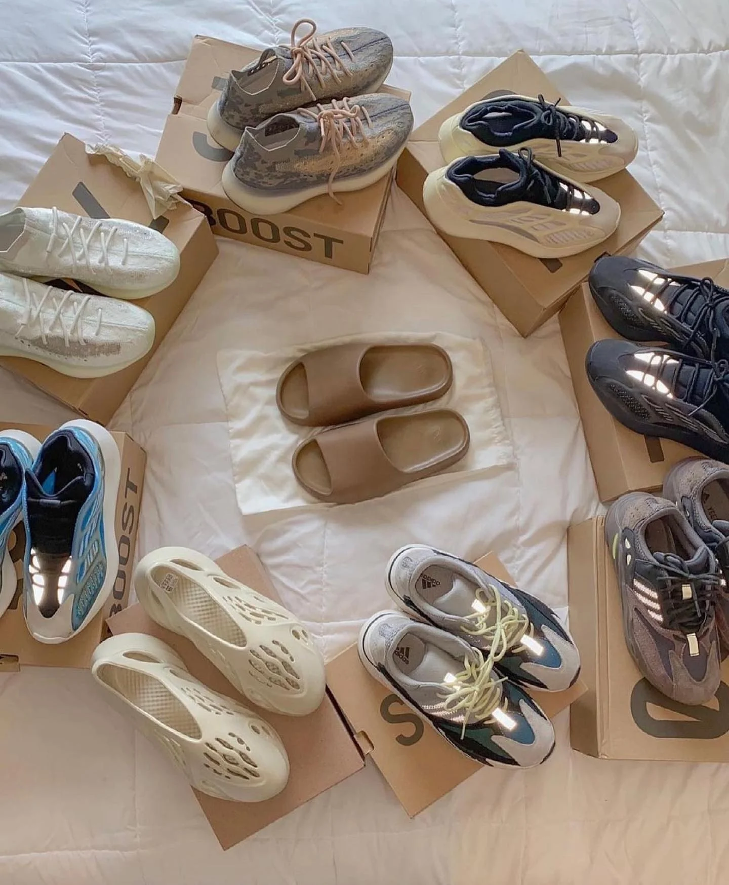 
New hot sale Originals Azael Kanye West Casual Shoes For Men Women Wave Runner Glow In The Dark Yeezy 700 V3 Shoes 