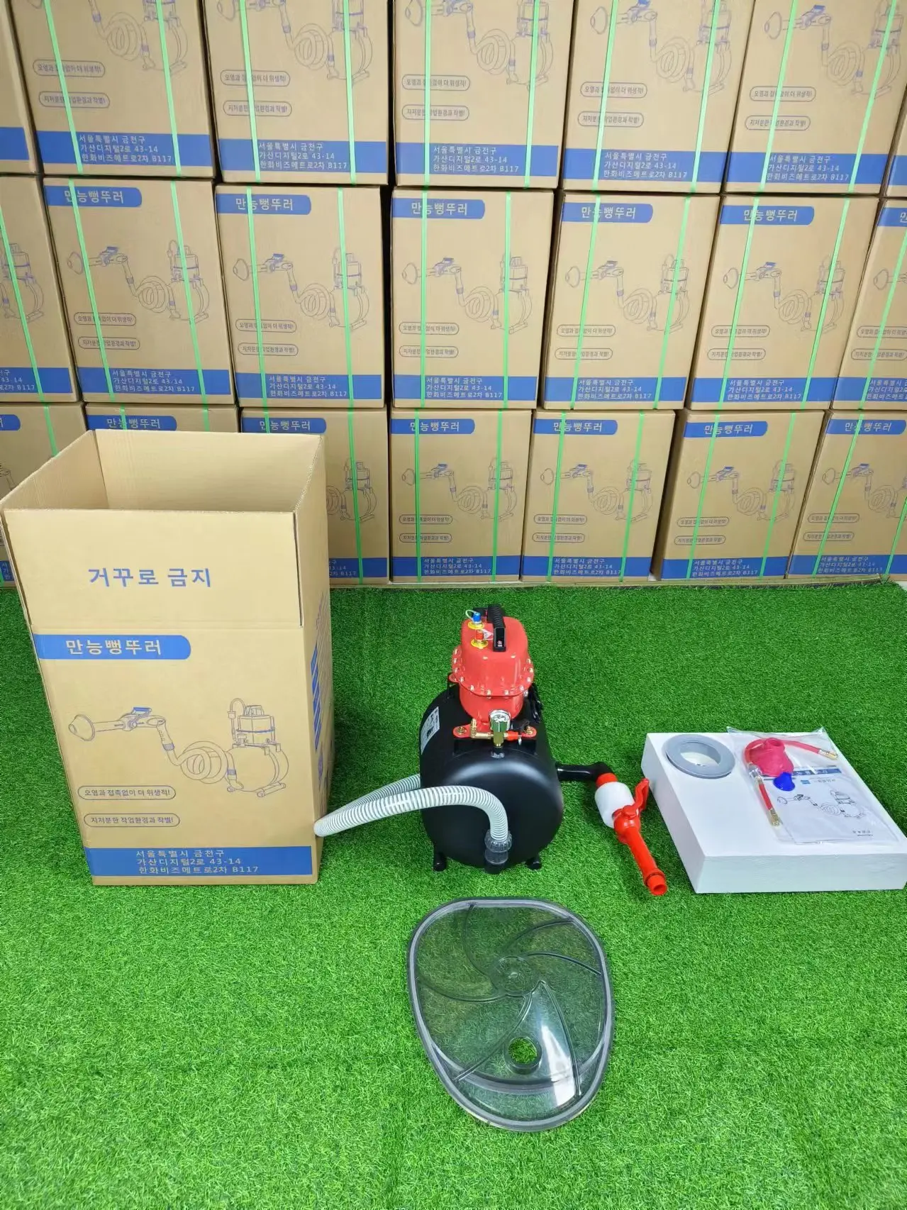 Multi functional anti splash strong suction household bathtub quick cleaning device