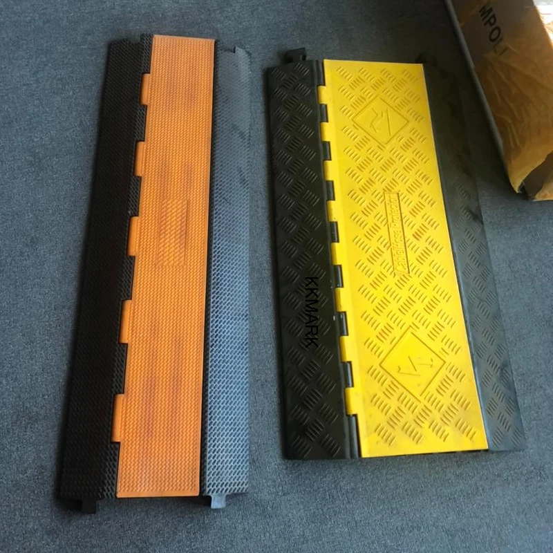 kkmark 3 channel durable heavy duty yellow flexible Speed Bumps Rubber PVC Floor Cable bridge Protector road Curb Ramp