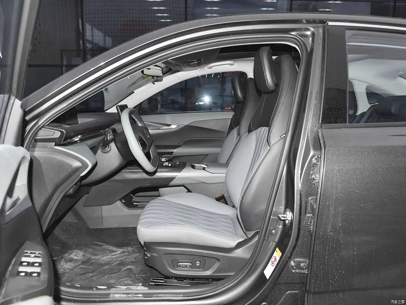 2023 Changan Lamore 1.5T GDI Automatic Enjoyment Edition Turbo Engine Gasoline Fuel Sedan with Left Steering New Cars