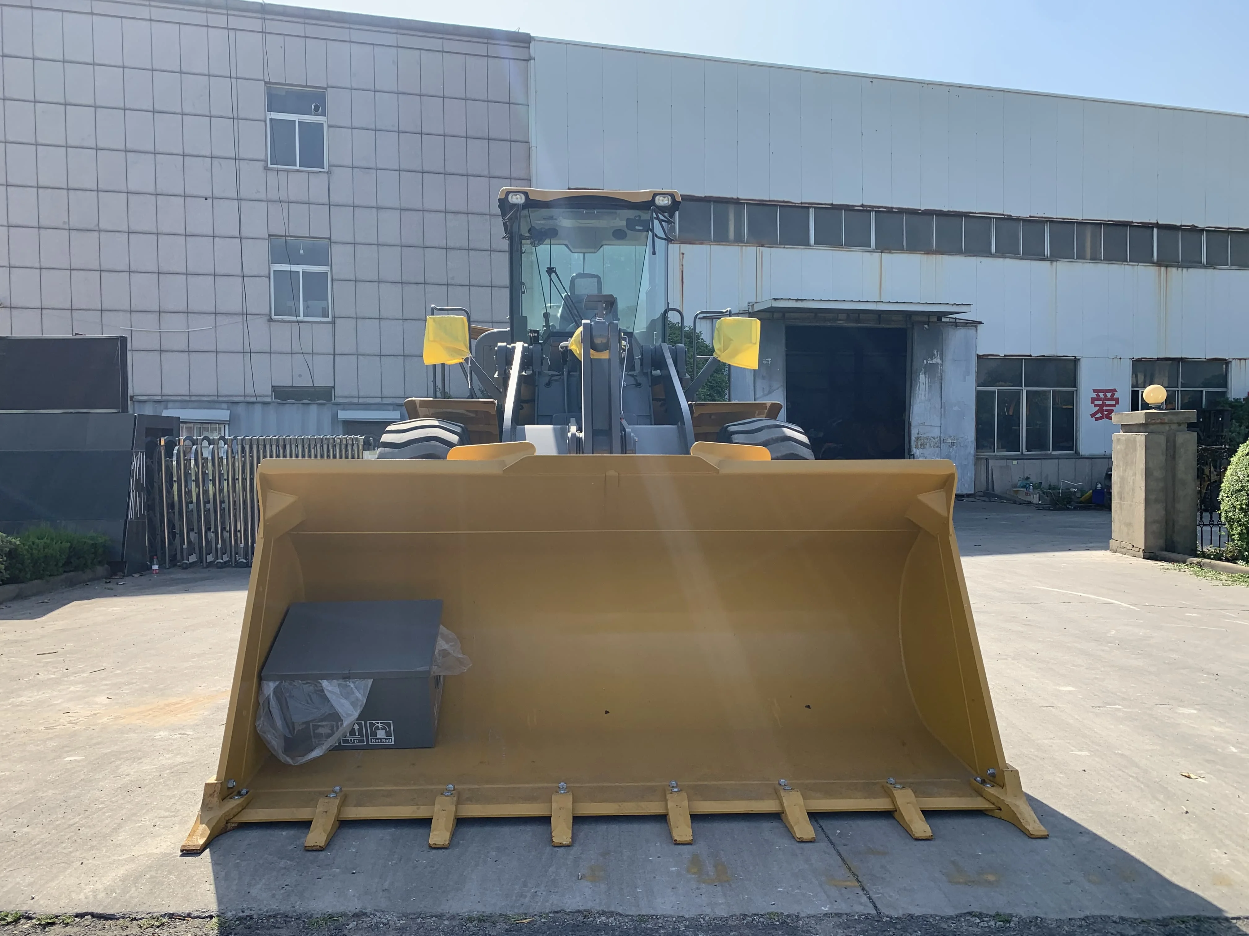 China Hot Selling  Earth Moving Machinery 5.5Ton Rated Load 3CBM Bucket Wheel Loader ZL50GN