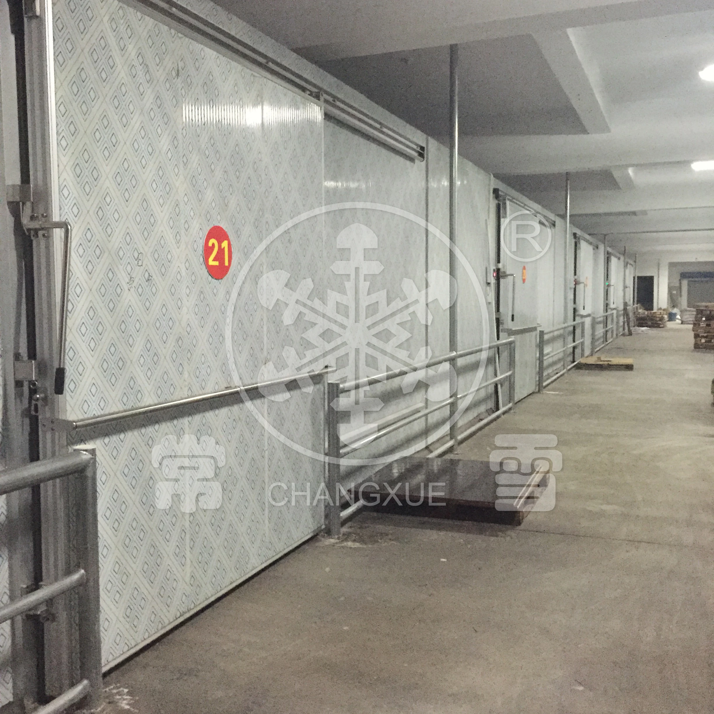 Automatic sliding cold storage door for cold room