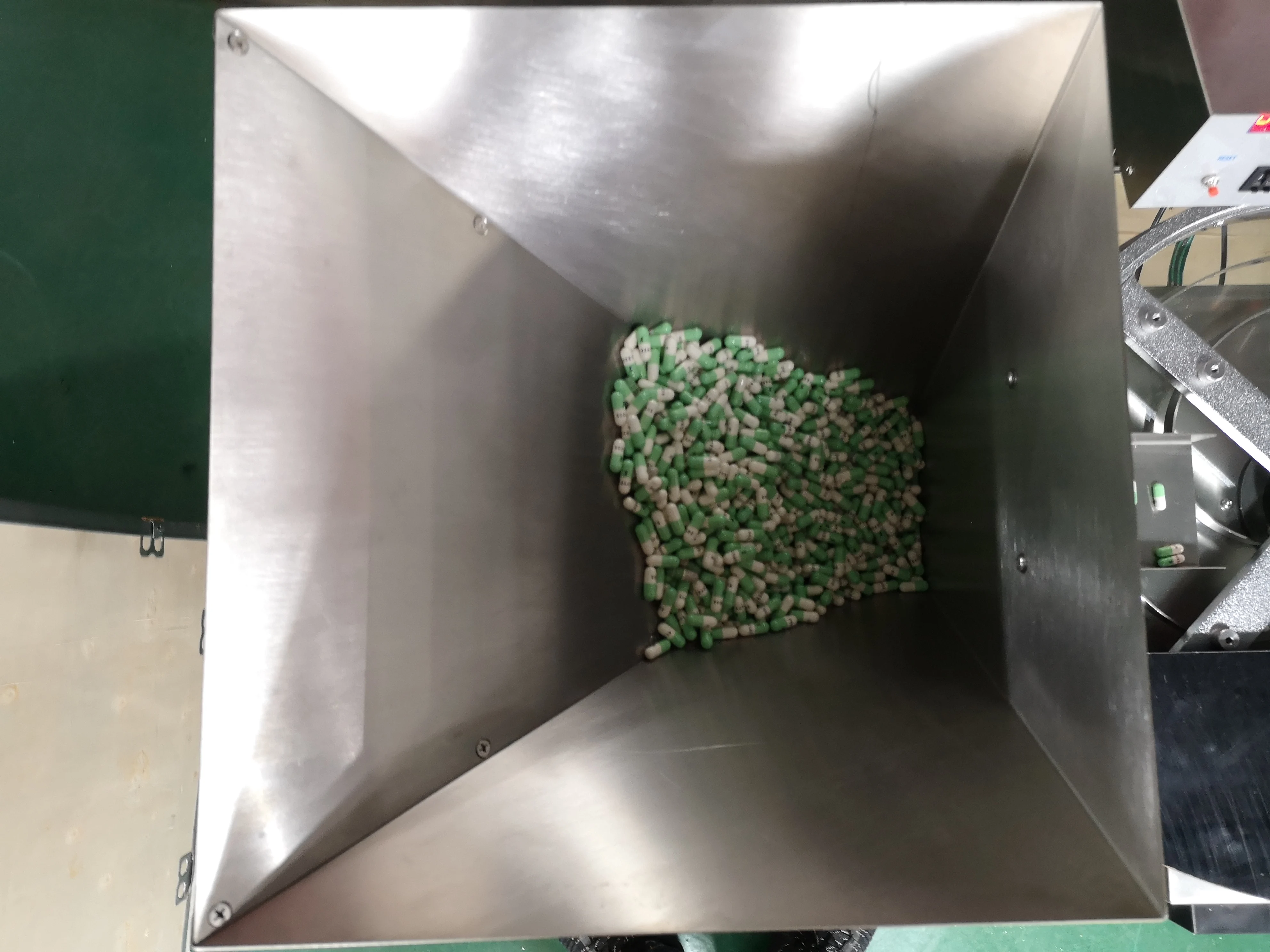 New Technique semi-automatic tablet counting machine  Suitable for counting tablets, tablets, capsules