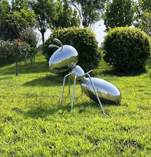 Custom made garden animal stainless steel mirror ant sculpture