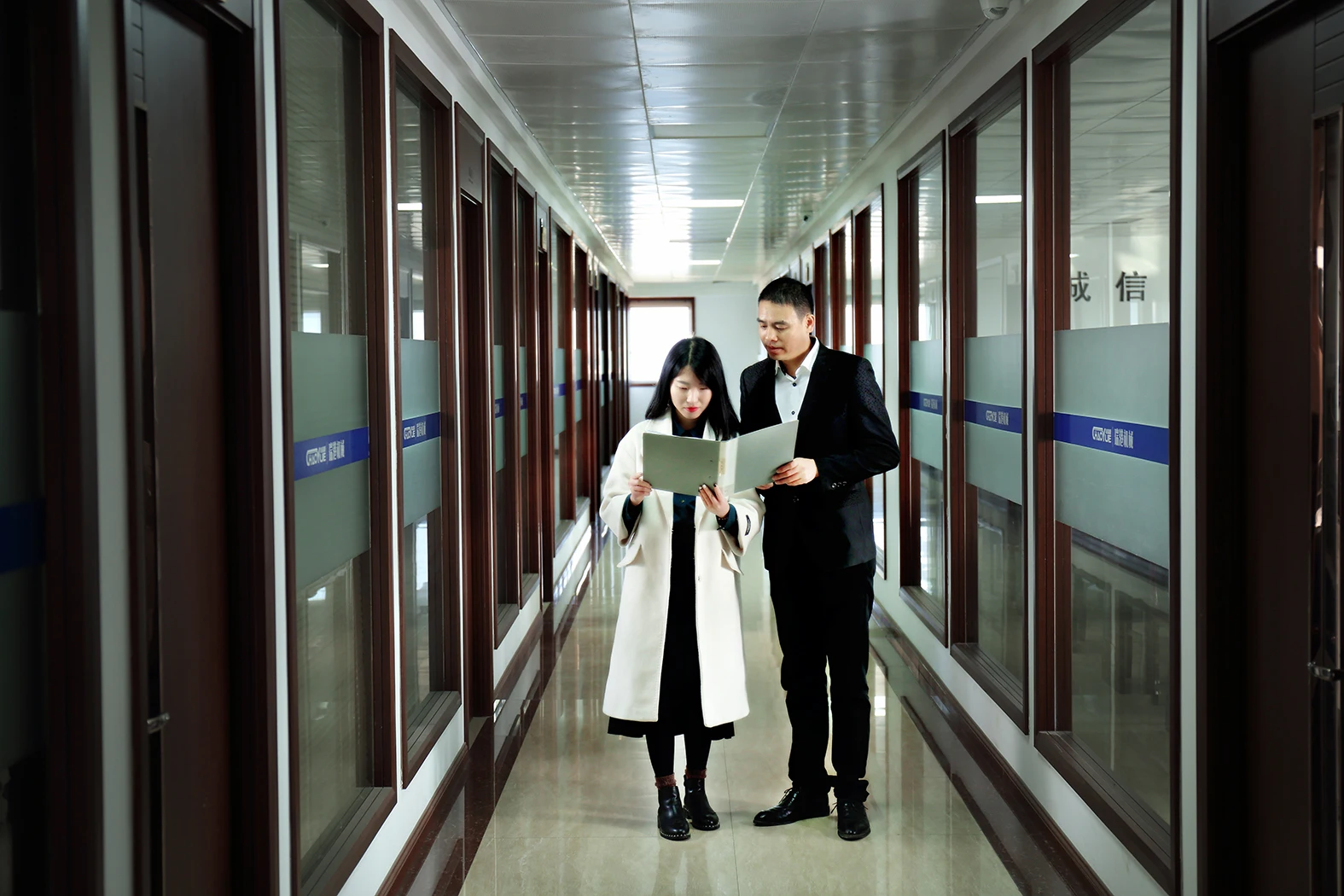 Disposable wet tissue manufacturer single sachet wet wipe machine for wholesales