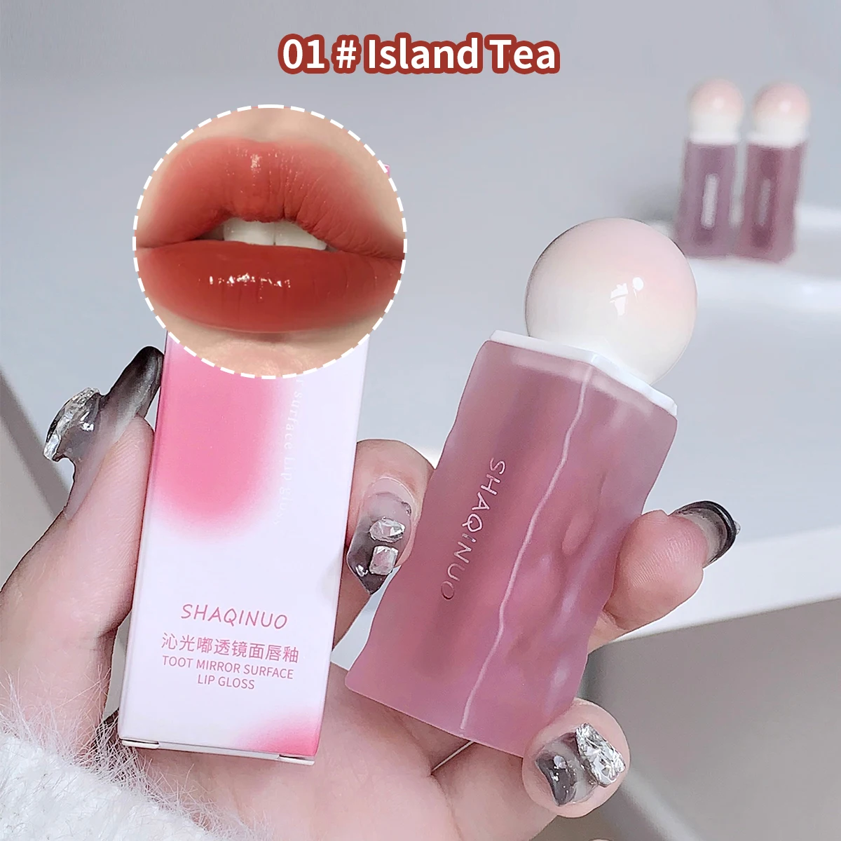 SHAQINUO ODM Watershine Mirror Lip Tint Gloss Whitening And Moisturizing Vegan Makeup Holding Lipstick
