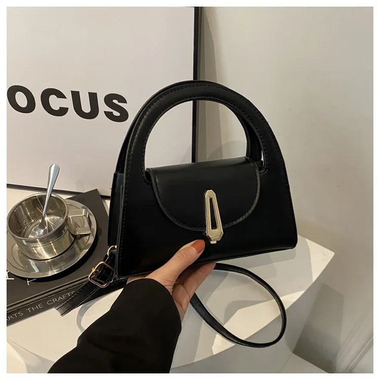 Retro Patent Leather Shoulder Bag for Women Luxury Flap Crossbody Solid Color Underarm Red Crossbody Bag Lady Handbag