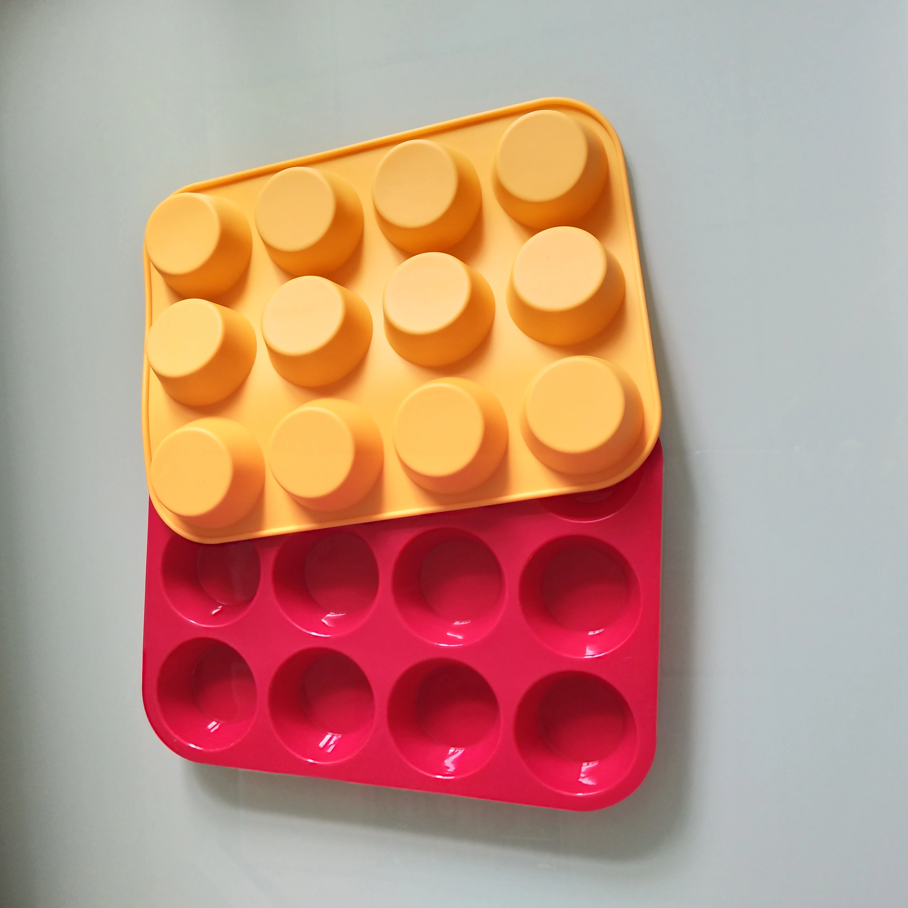 hot sale 12-Cup Silicone Regular Muffin Pan,Baking Cups mold pan .cake baking utensils