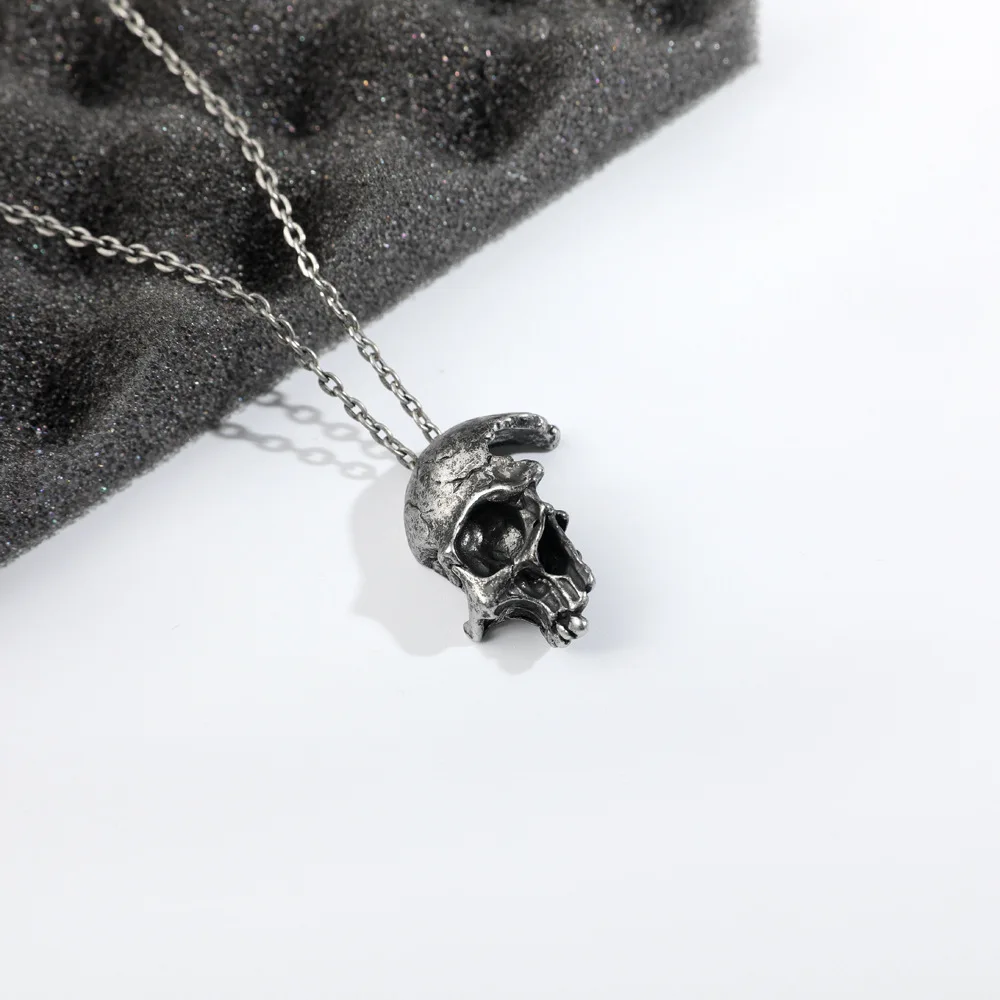 New Arrival Gothic Halloween Necklace Long Punk Old Silver Half Skull Pedant Necklace for Halloween Party