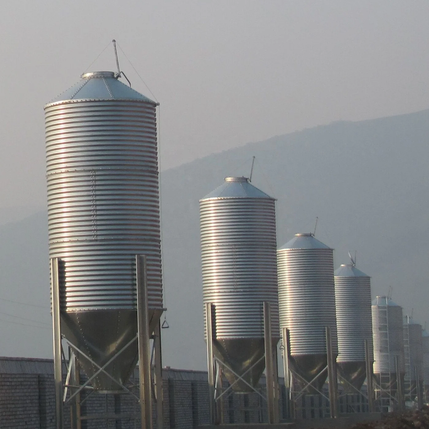 2023 Best price Small Grain feed storage Silos for Grain Rice Corn storing/Pig farm breeding Silos/Feed Tower