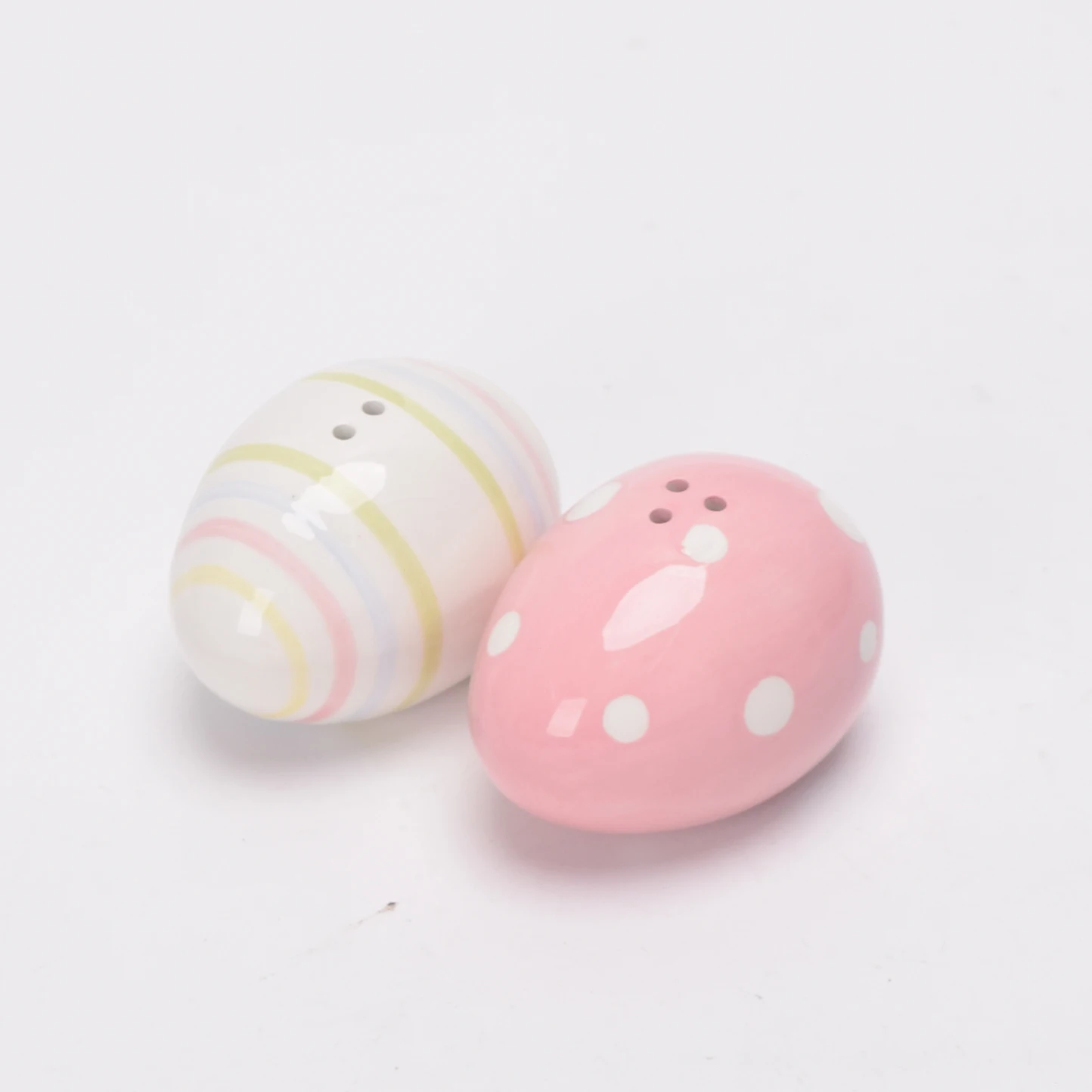 Easter egg salt and pepper shaker