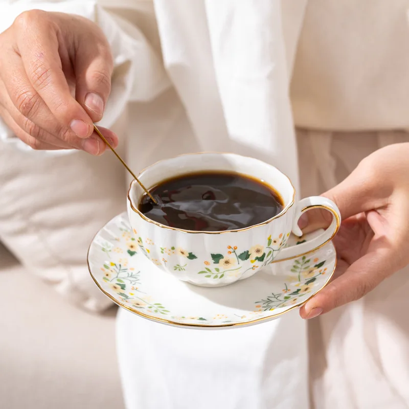 European Luxury Ceramic Coffee Cup Set Afternoon Tea Set Exquisite Flower Tea Cup Ceramic Coffee Cup Saucer