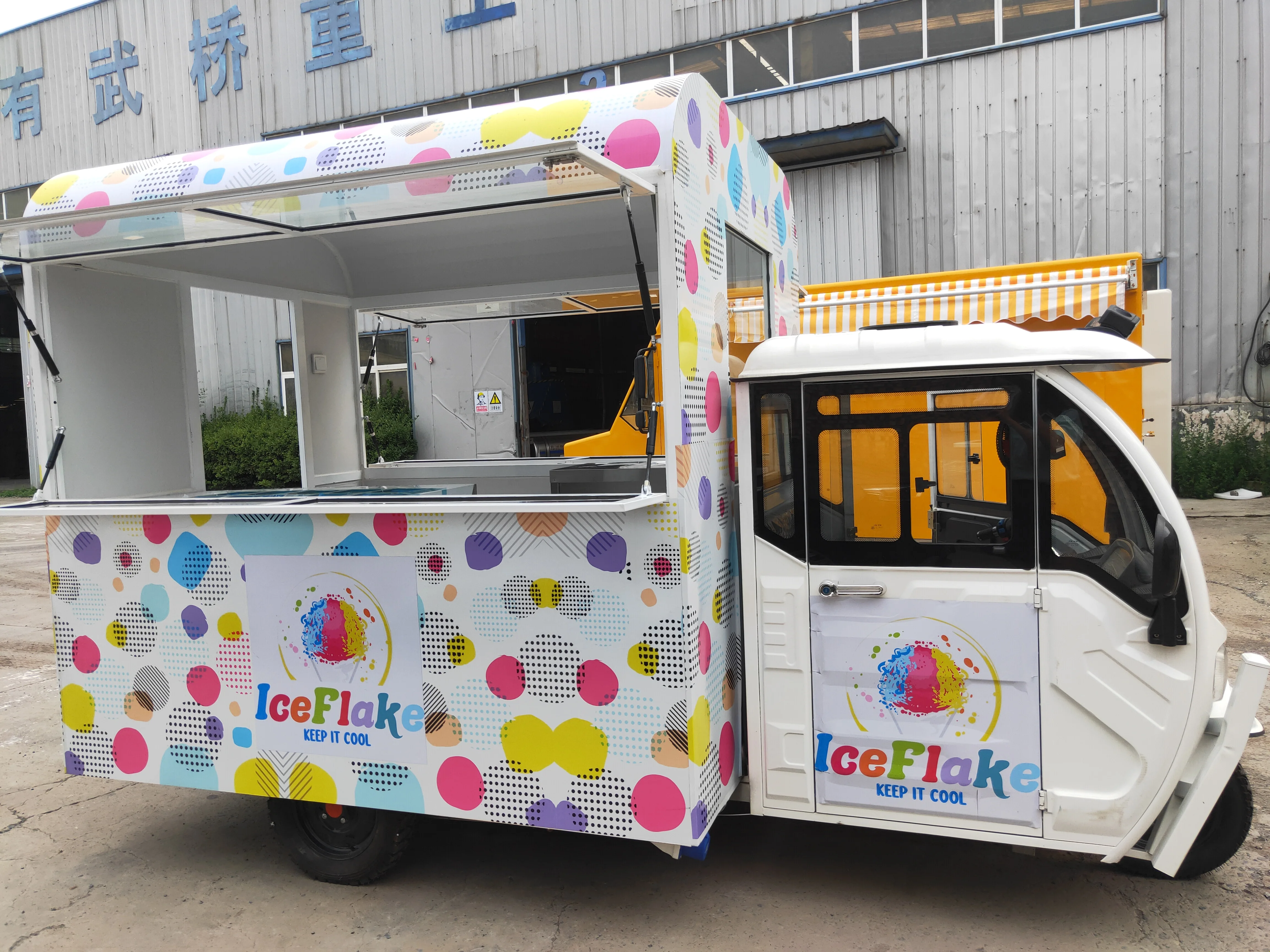 Wholesale Price Multifunctional Mobile Electric Fast  Food  Snack Machines High Quality  Mobile Tricycle Food Truck For Sale