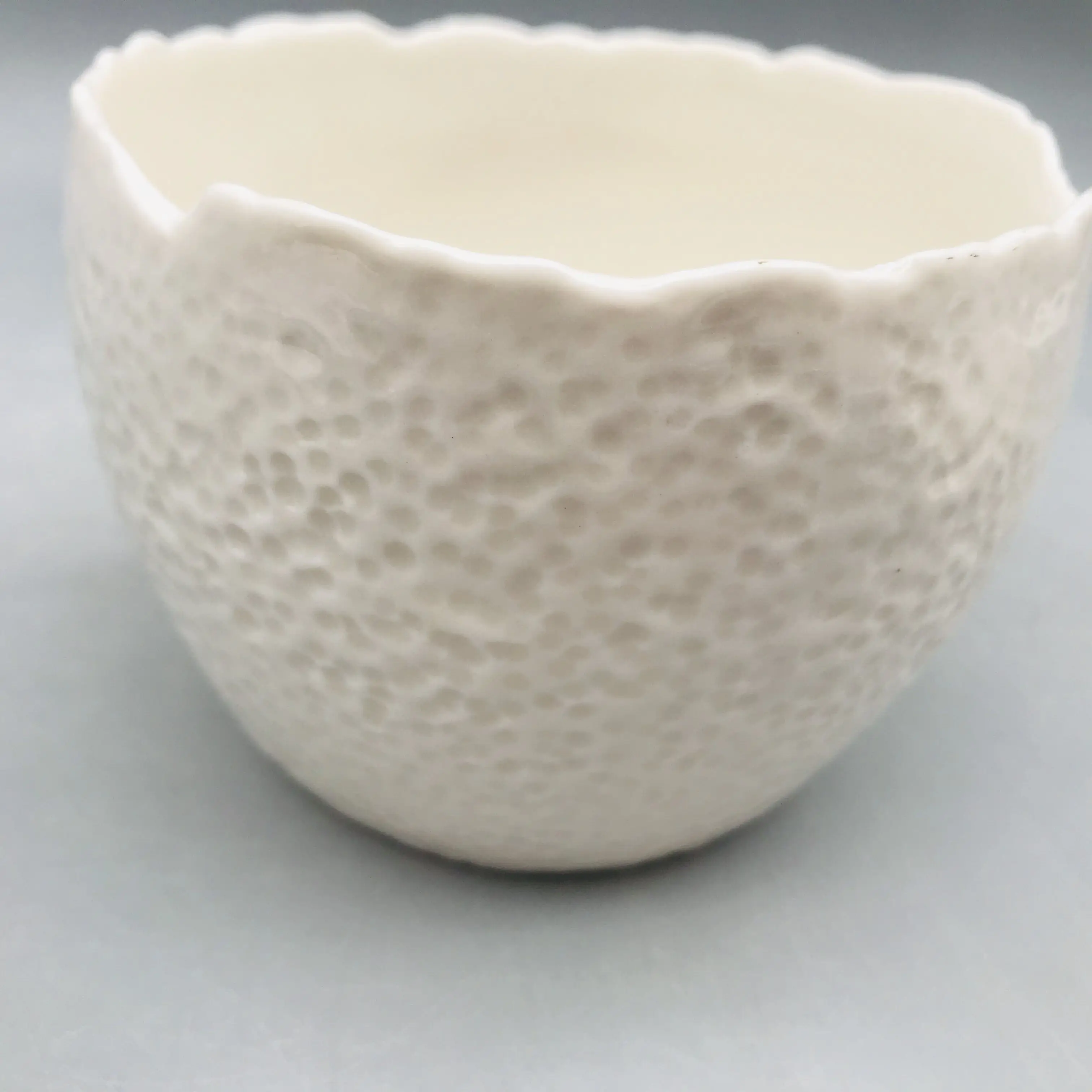 Lowest price irregular rim eggshell shape white porcelain flower pot