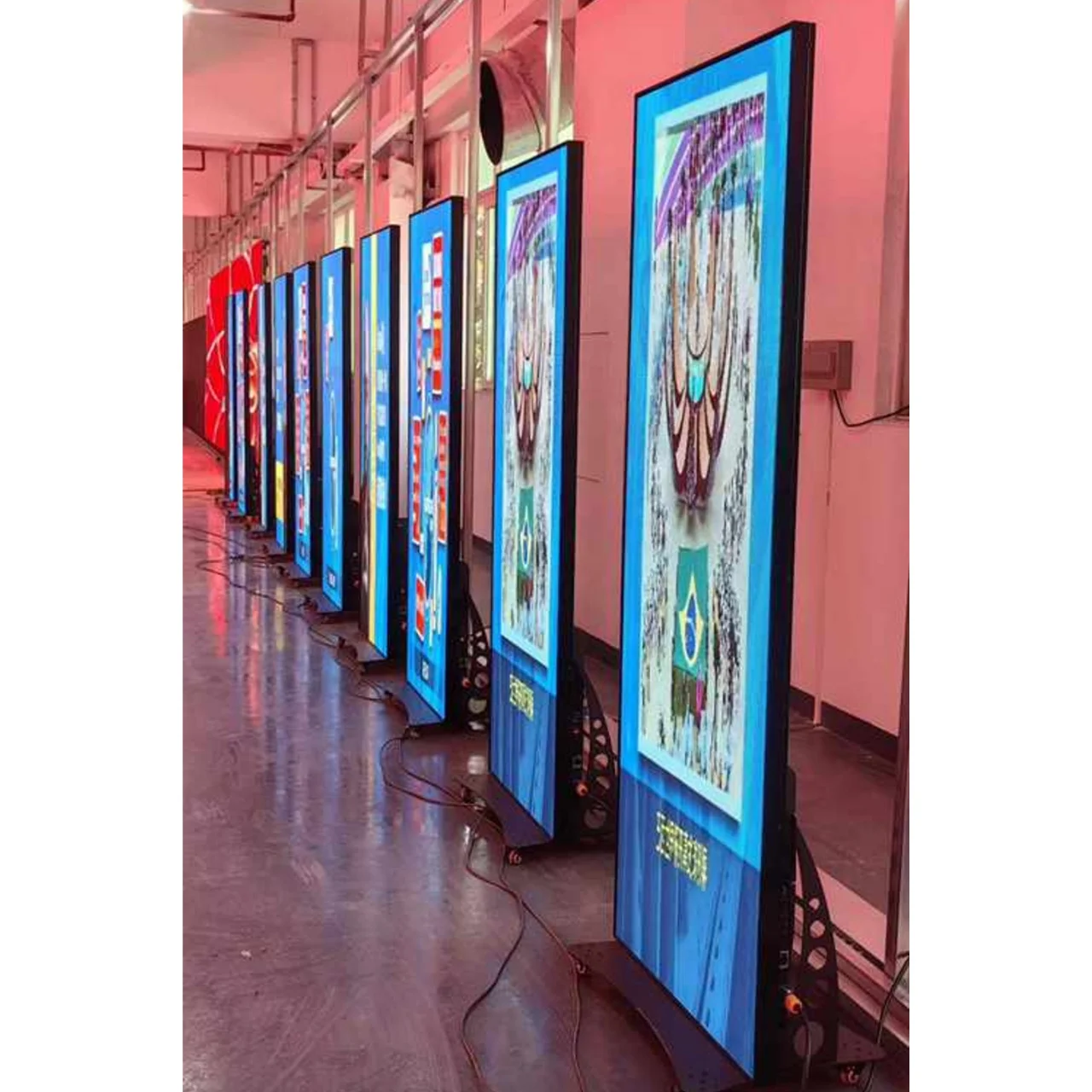 Popular Indoor full color led Poster Standing Screen P1.8  P2 p2.5 LED Mirror screen 4G wifi led Advertising Screen