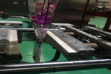 Fully automatic packing machine for packing pillow in packages with back