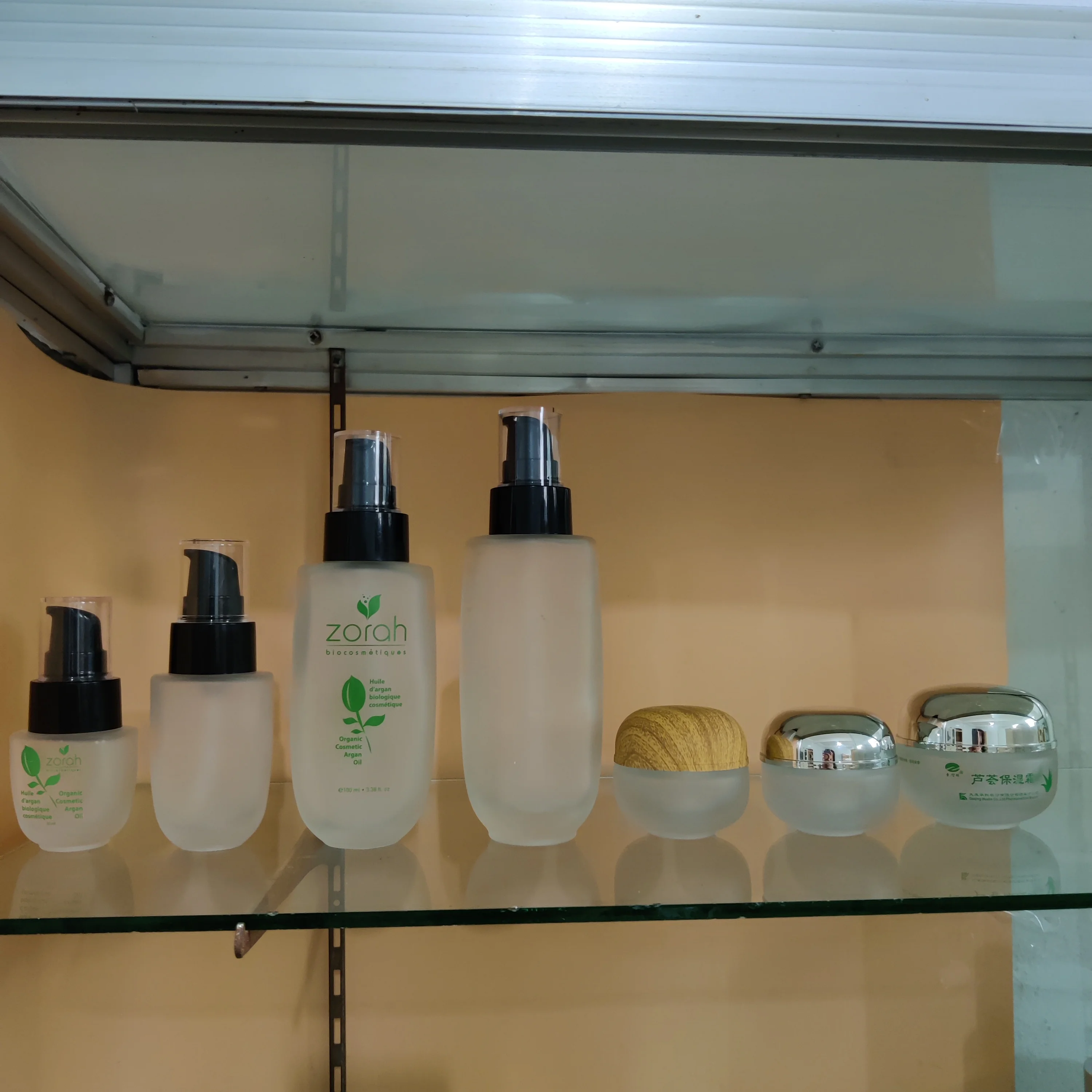 cosmetic packaging 50ml U shape foundation lotion clear flat glass bottle with silver pump