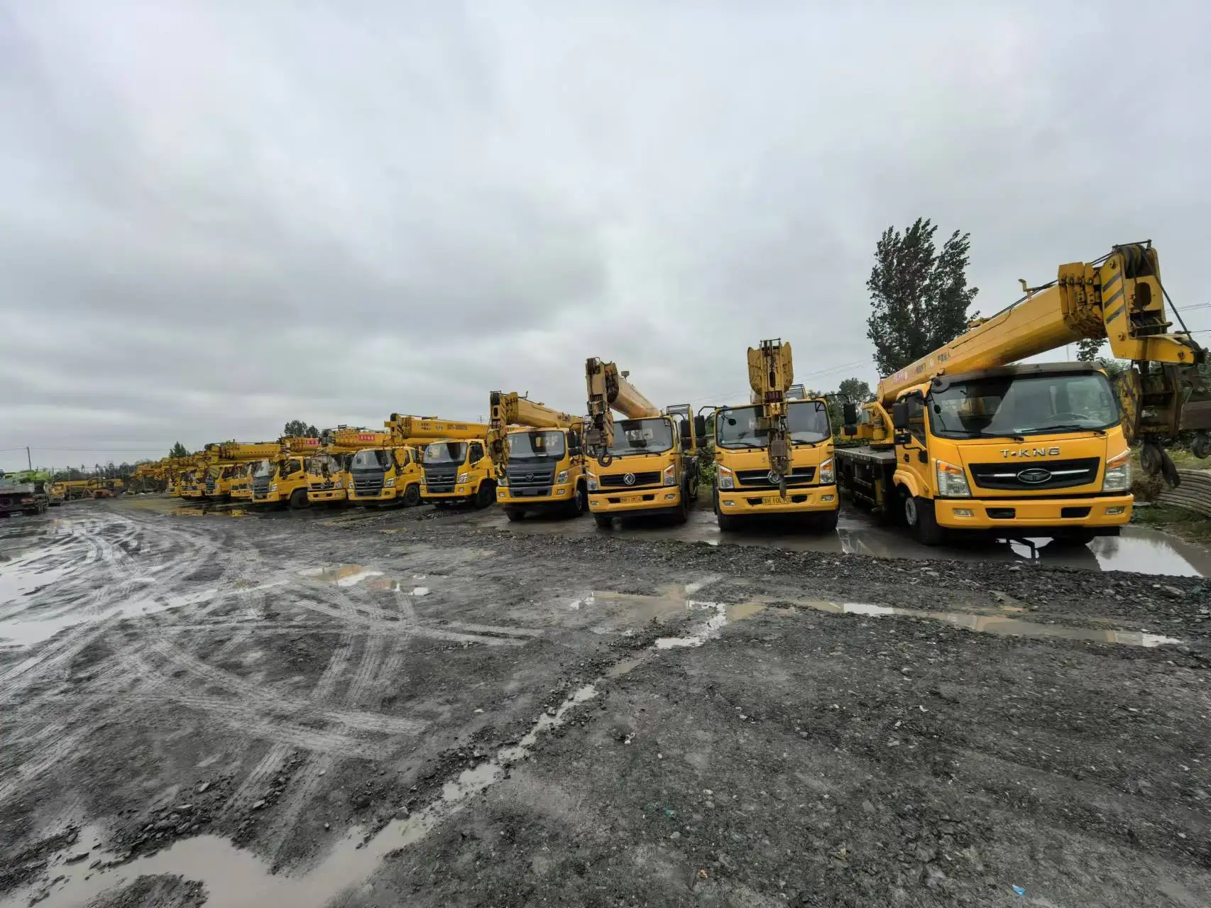 High Quality Wholesale All Terrain Crane With Telescopic Boom For Efficient Lifting And Heavy Duty Applications In Construction