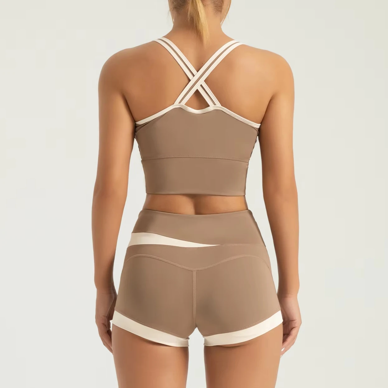 Stylish Cropped Color-Block Sports Suit, Thin Yoga Wear for Women with Fashionable Back Design