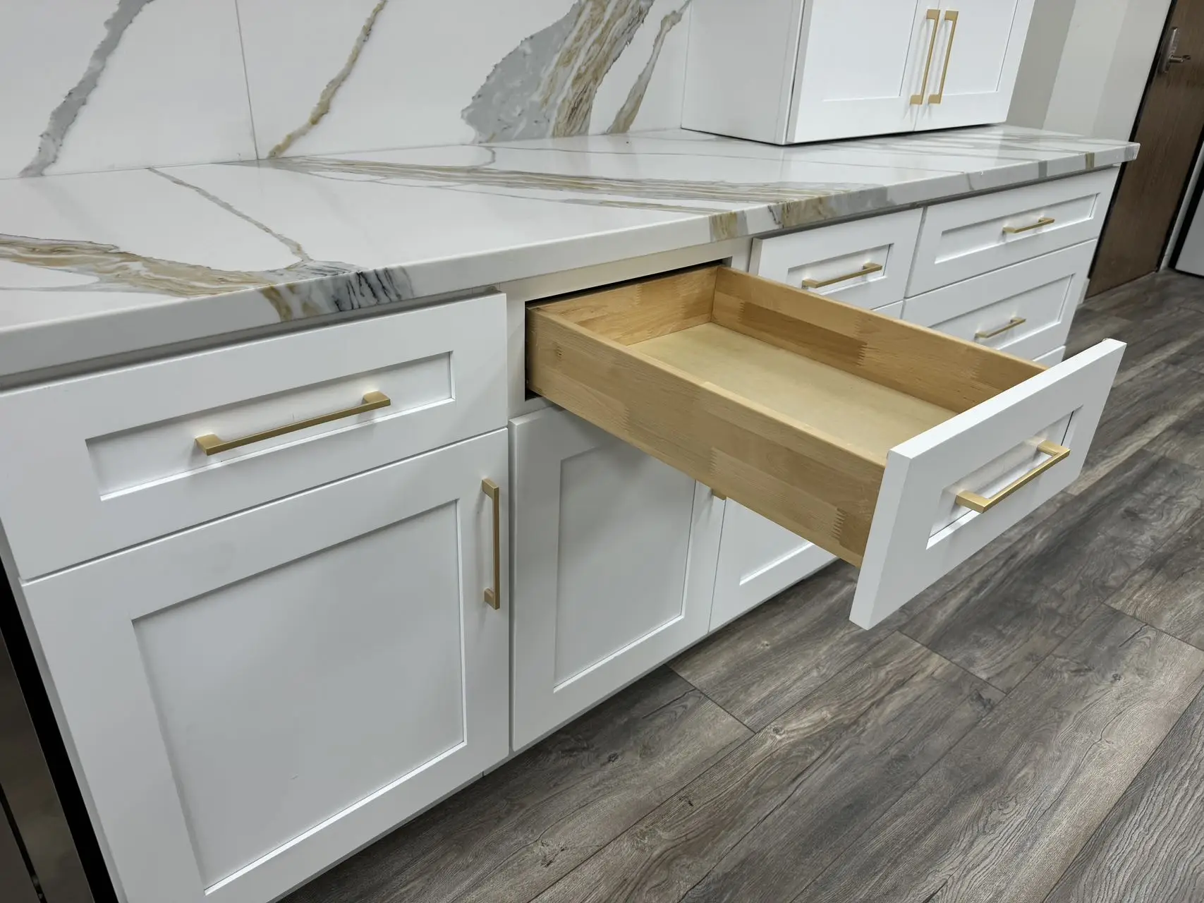 Vietnam Factory Customized American Standard Solid Wood Furniture Modern Design RTA Kitchen Cabinets