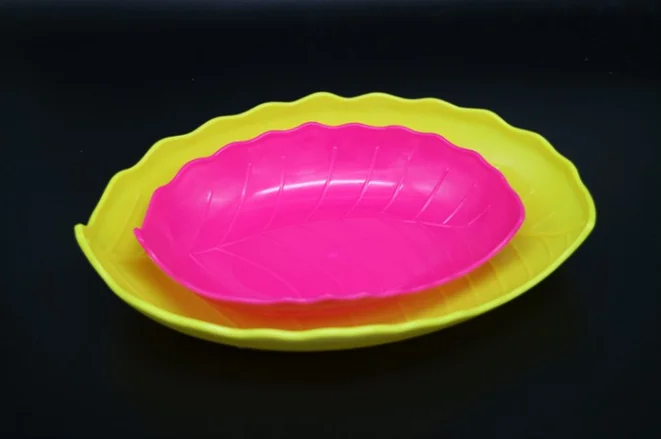
Hot Sale on Amazon Wholesaler Online Direct Selling The Economic and Efficient Cheap Plastic Charger Plates With BPA Free Plasti 