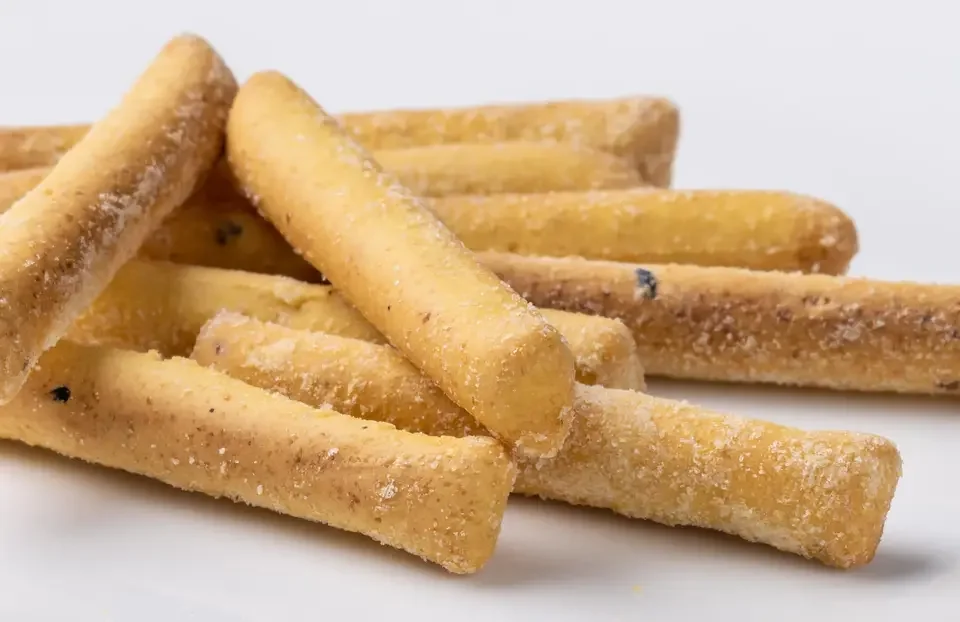 A satisfying and flavorful snack wholesale snack fish cracker sales