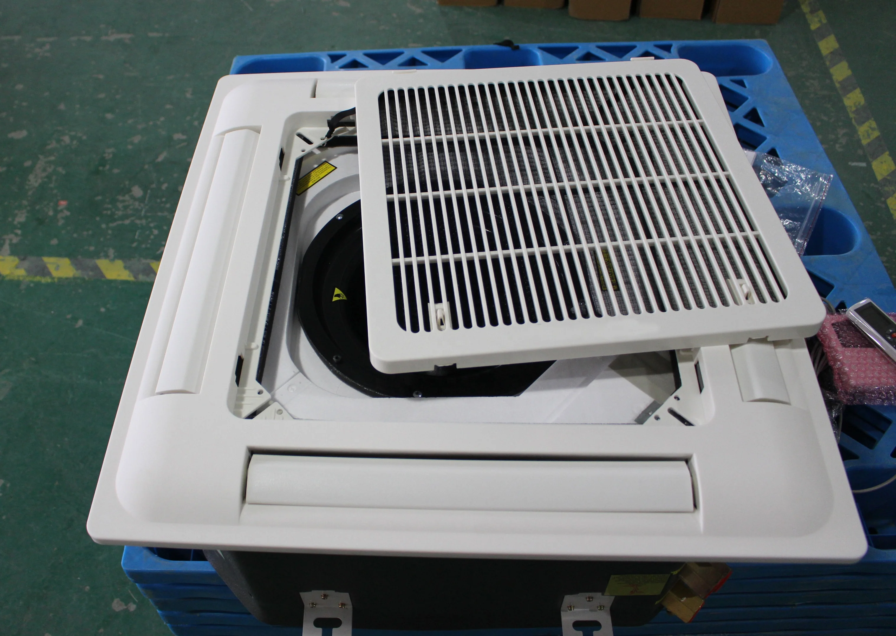 Cassette type chilled water fan coil unit