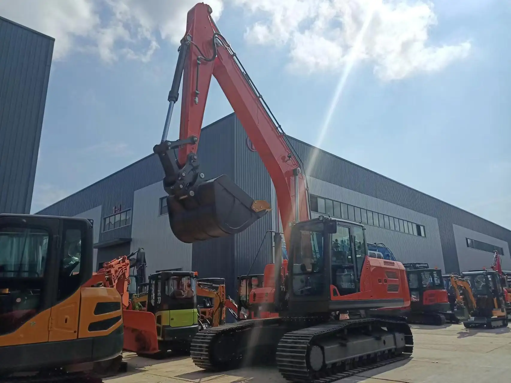 Best Quality Excavator 25Ton Epa Euro 5 Kubota Engine Crawler Digger Construction Machinery Chinese Excavator Machine