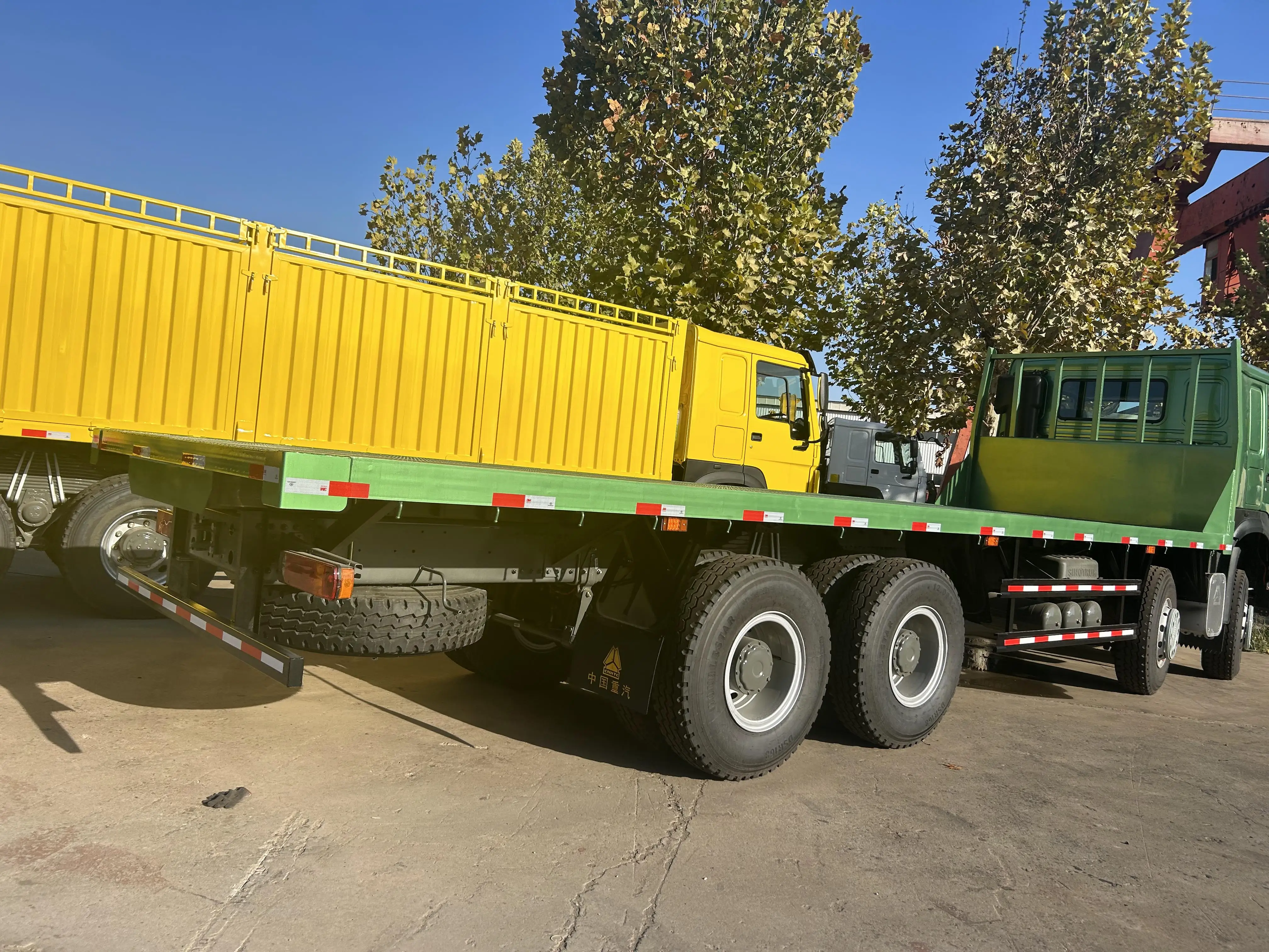 100% Brand New Flatbed Cargo Trucks Container Transport Vehicle