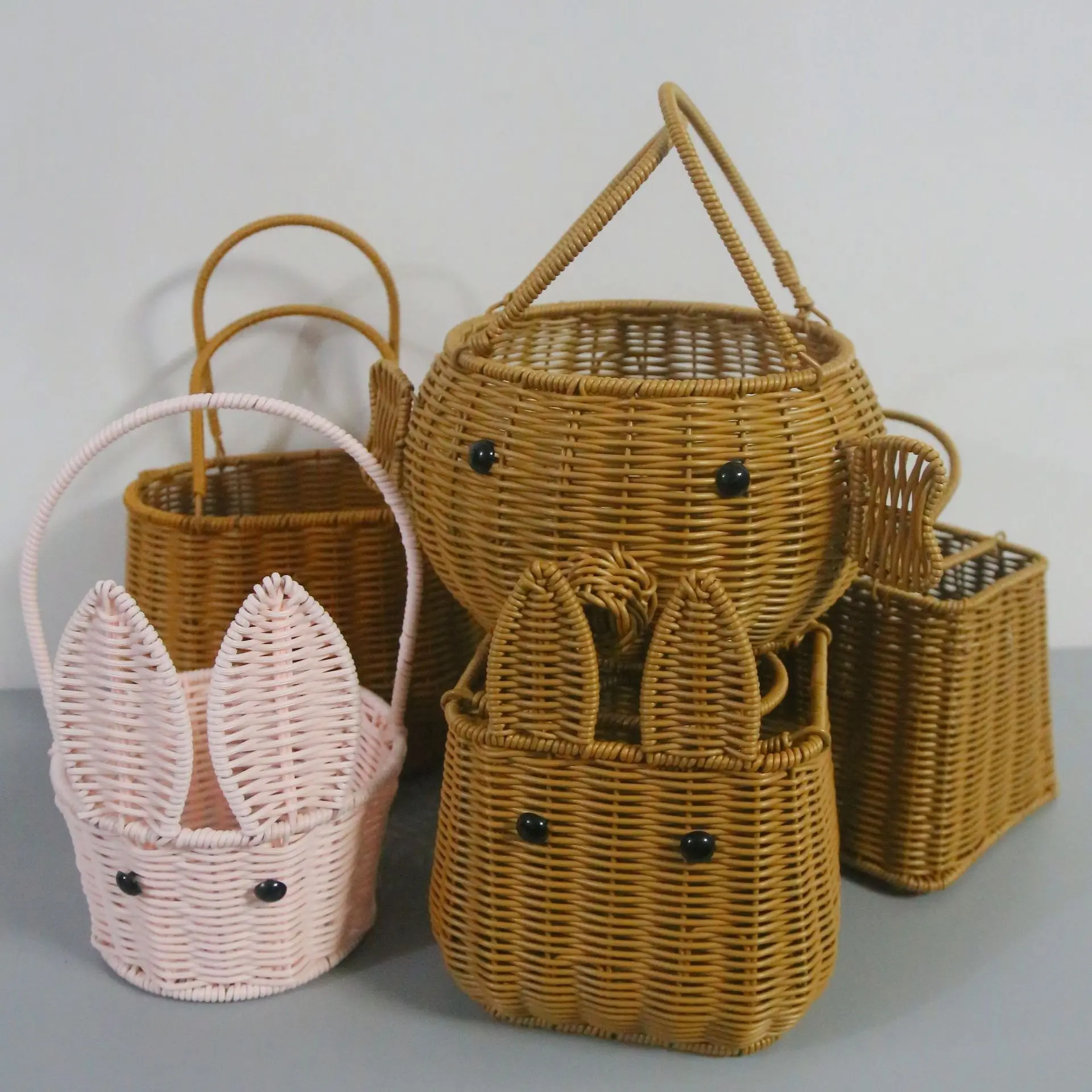 Easter Coloerd rabbit shaped PP Rattan Plastic Grass Woven storage basket candy storage basket with lid gift basket