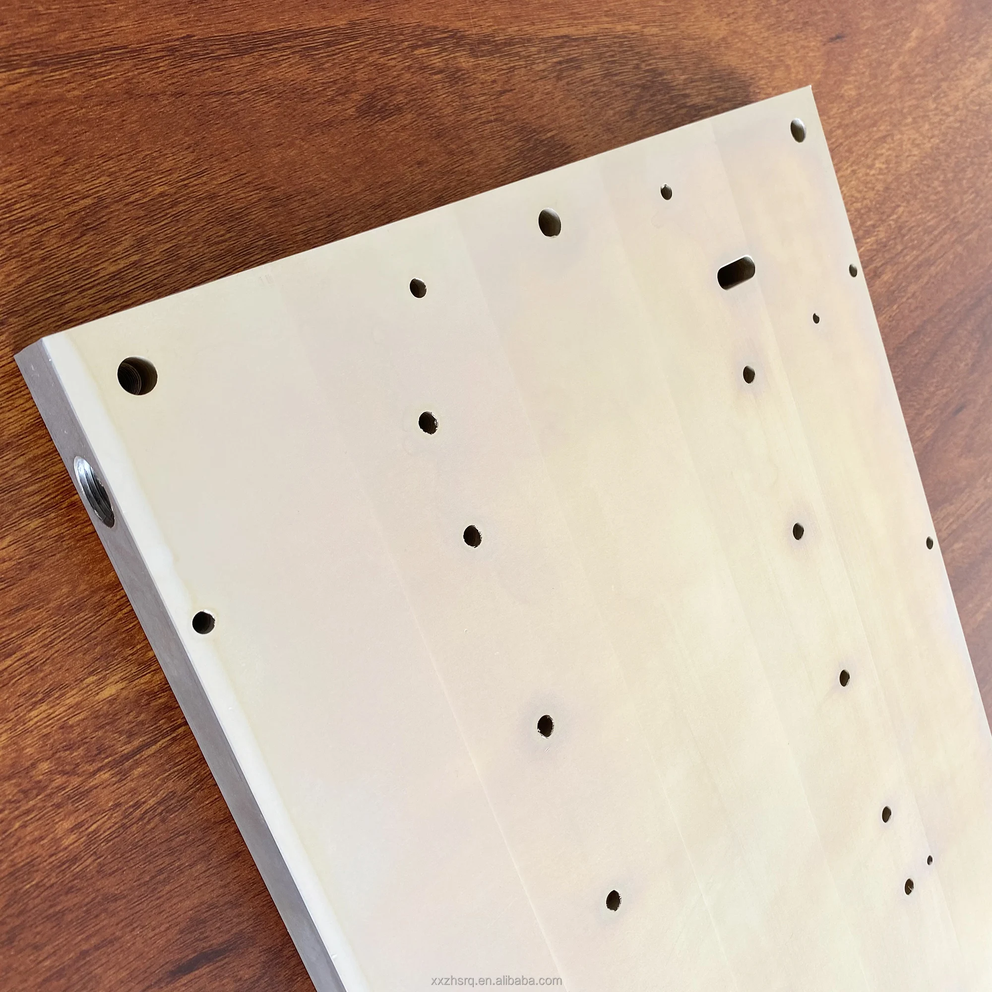 
4 Pass Peltier Liquid Cooler Cold Plate Dinner 