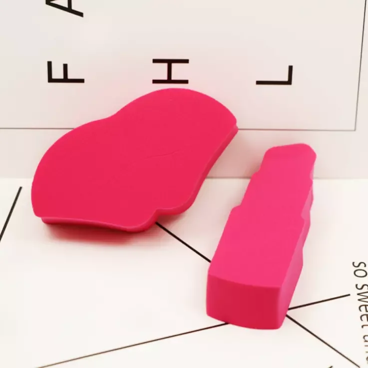 Yalina 2024 Wholesale lip shape multi-function cosmetics blender makeup sponge makeup powder puff