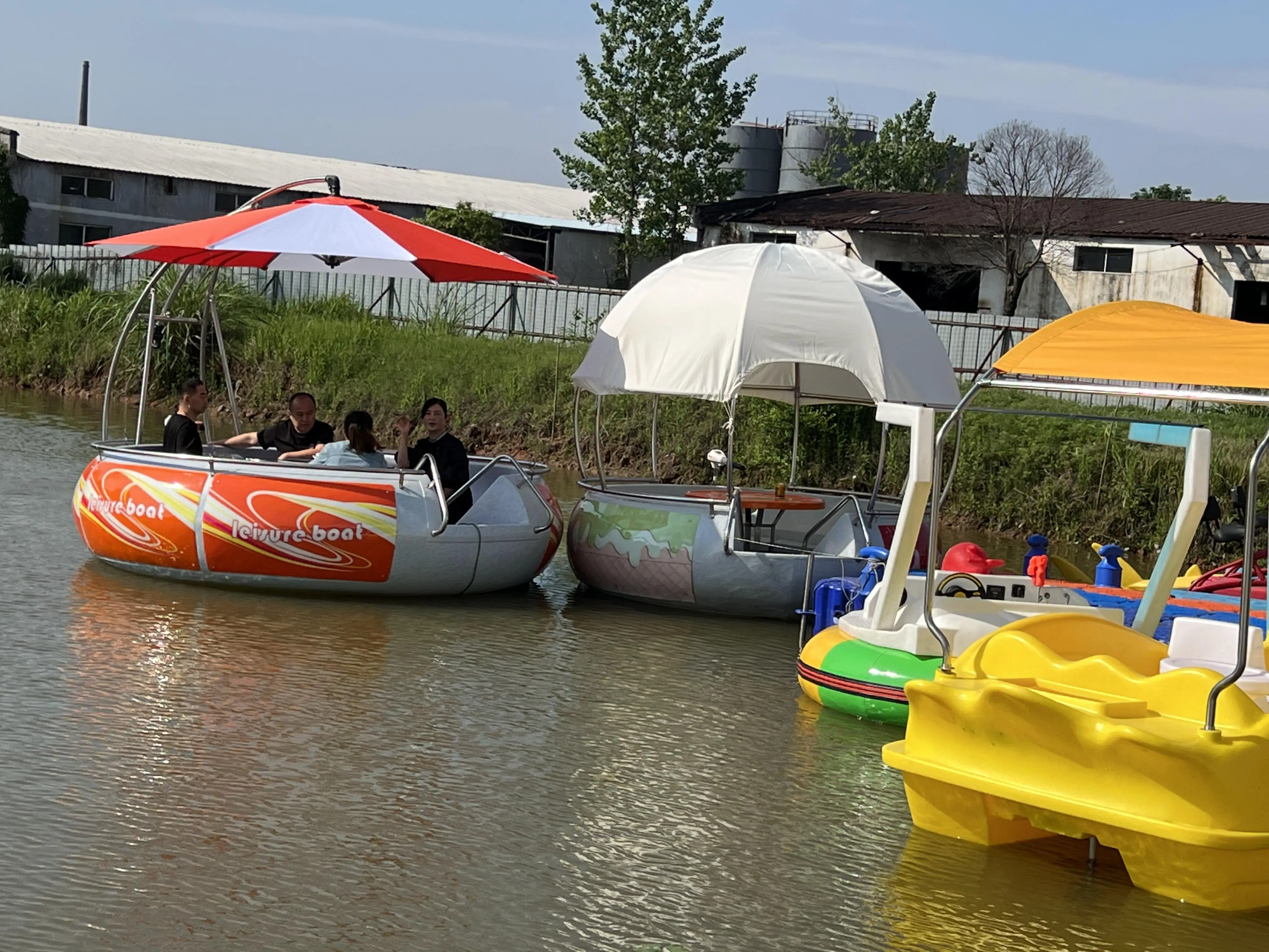 Outdoor Funfair Water Park Amusement Rides Hot sale cheap price kid attractive games Donut BBQ Boat for sale factory price