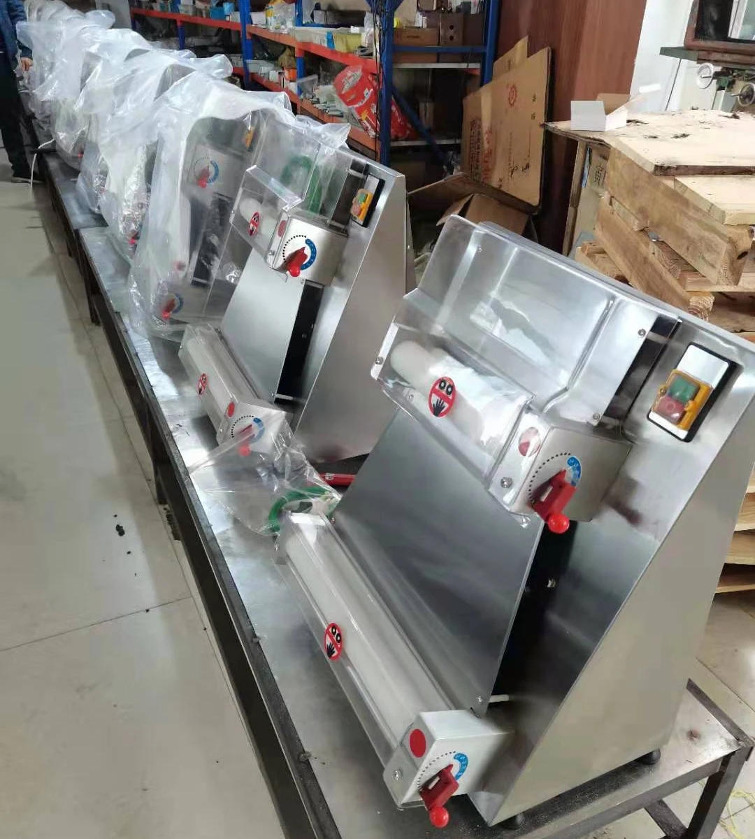 Pizza machine / Pizzera pizza dough base maker machine / Automatic pizza making machine