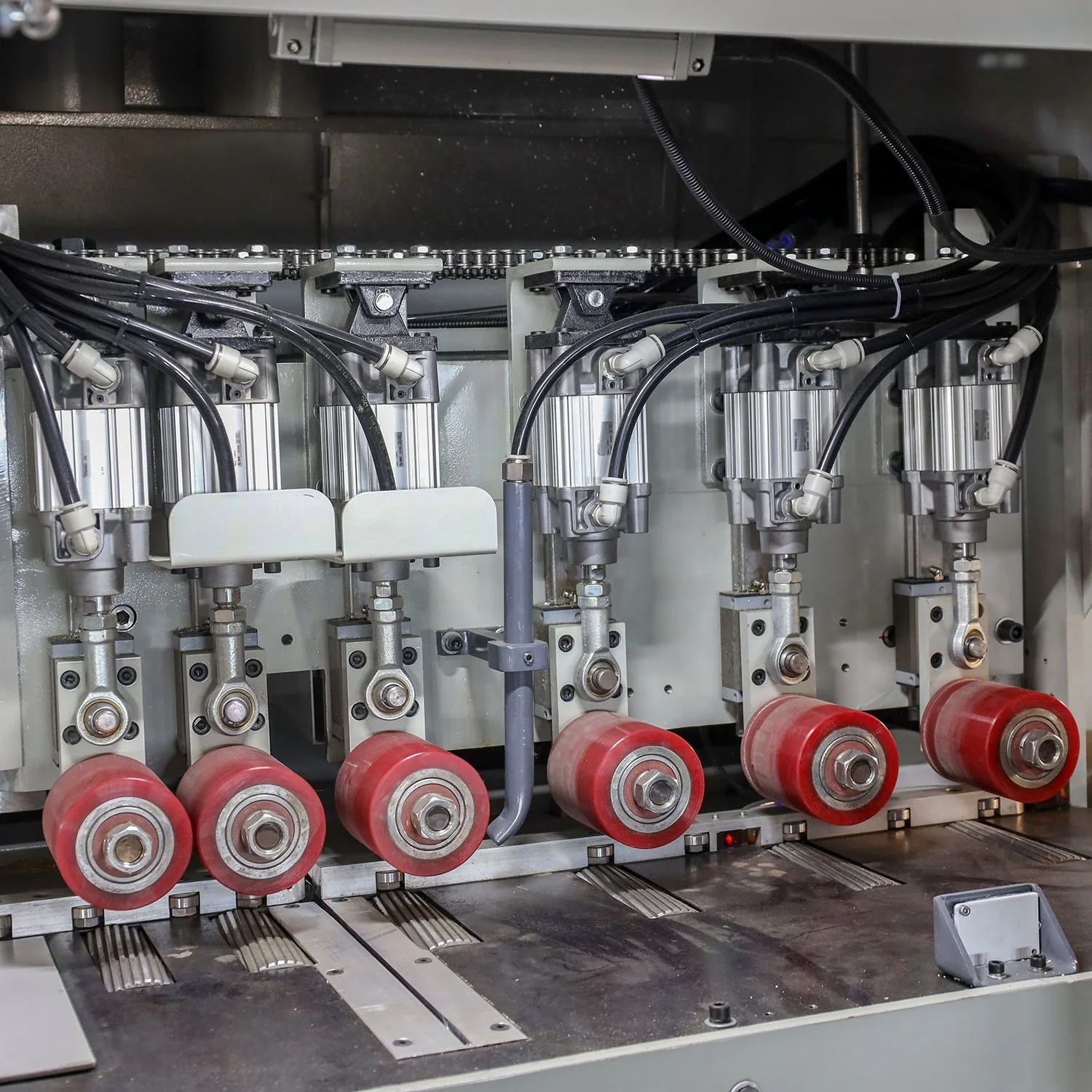 Finger Joint Board Making Machine Optimizing Cross Cut Off Saw with Conveyor