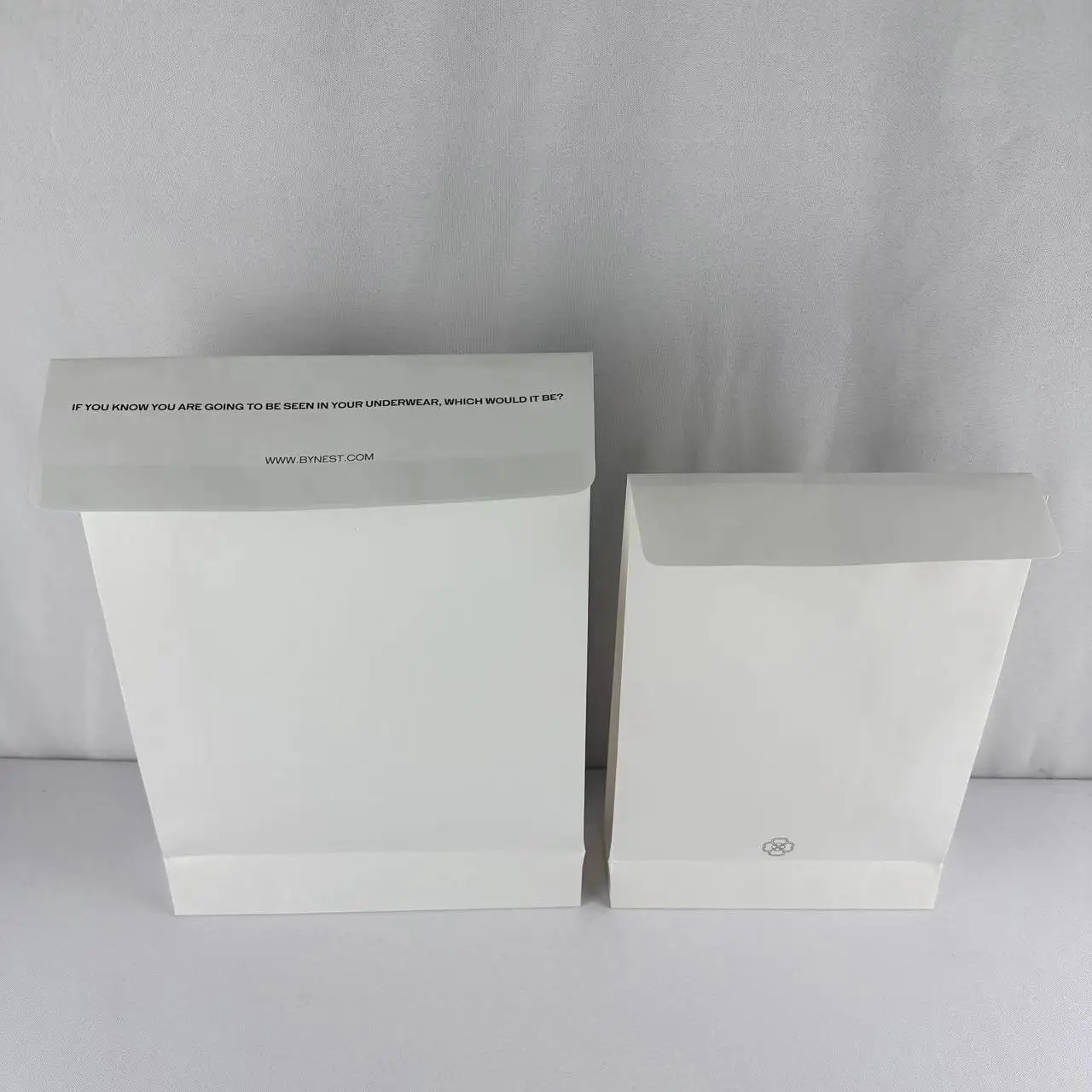 custom paper gift bags kraft paper mailer bag Expandable White paper bag for Clothes Underwear hoodie sweater