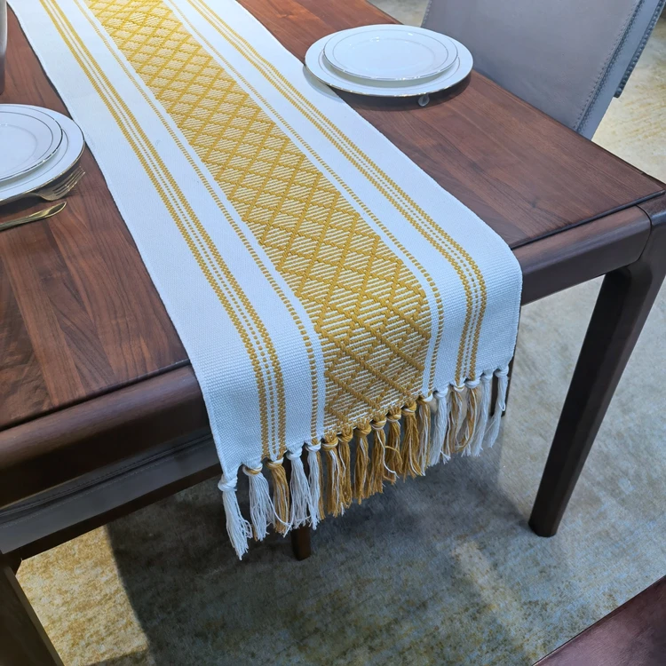Custom Home Dining Table Decor Macrame Tassels Crochet Knitted Linen Cotton Table Runner And Placemat Set