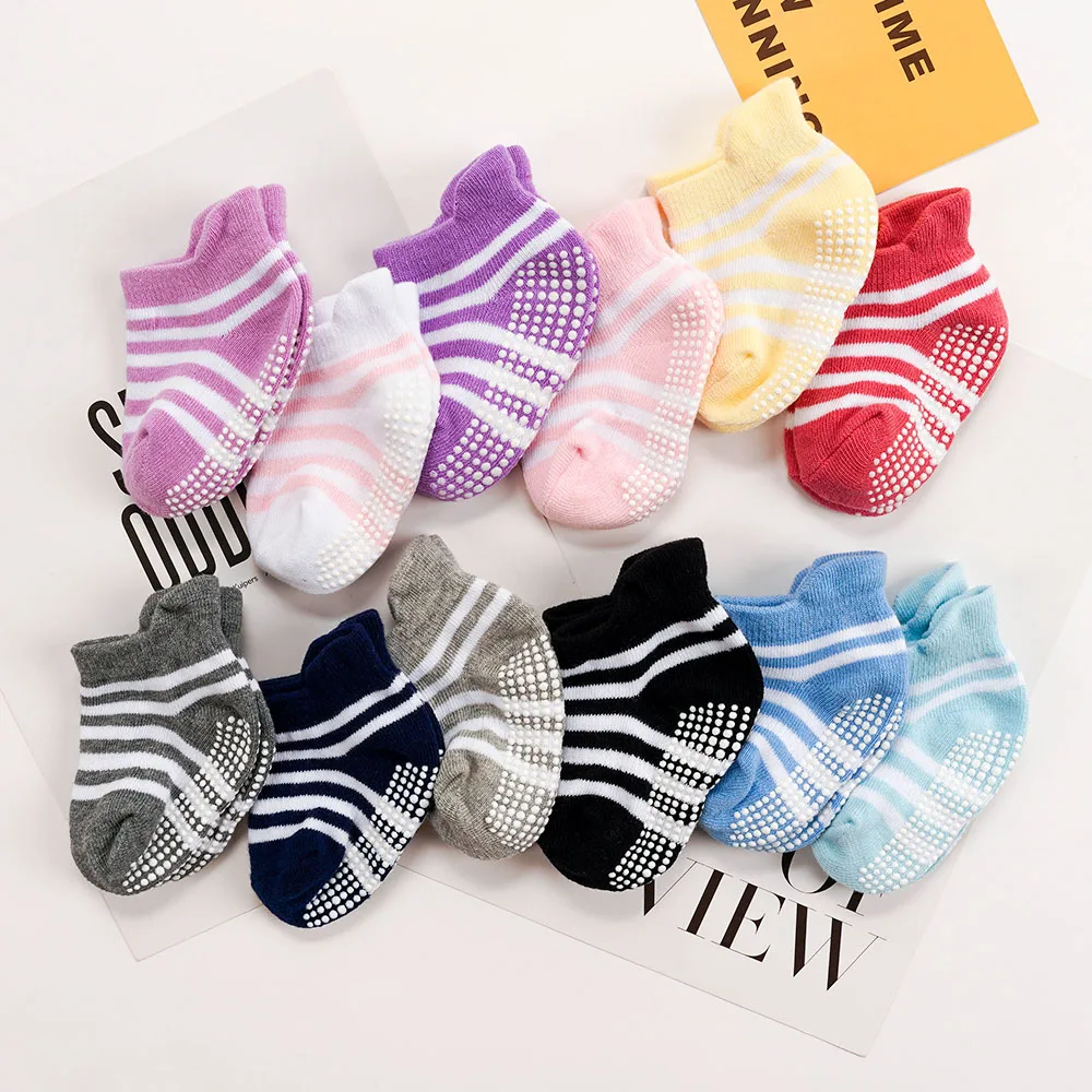 Hot selling cute anti slip customized socks rubber sole baby socks shoes