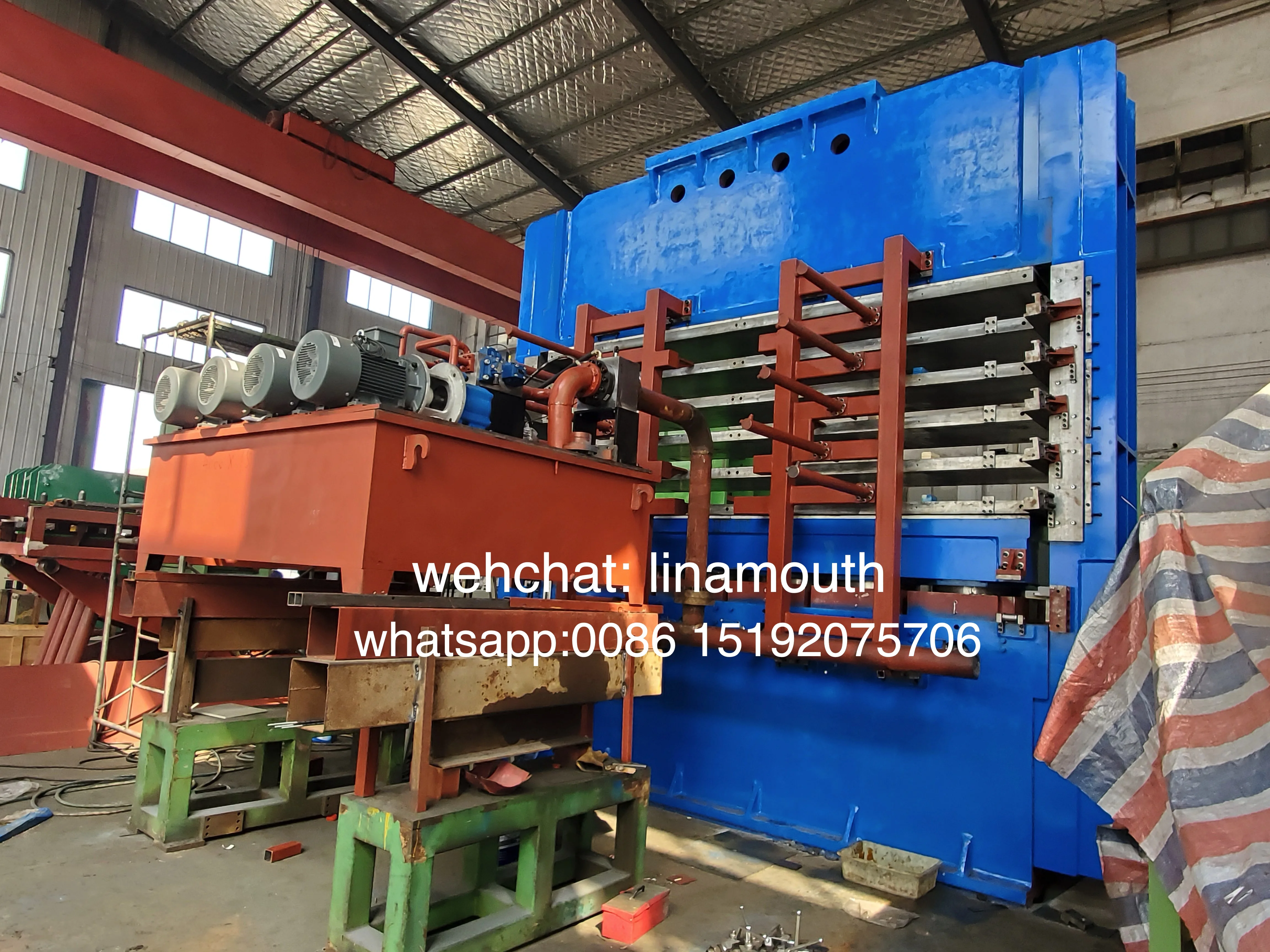 Tyre tread making machine for vulcanizing rubber tread