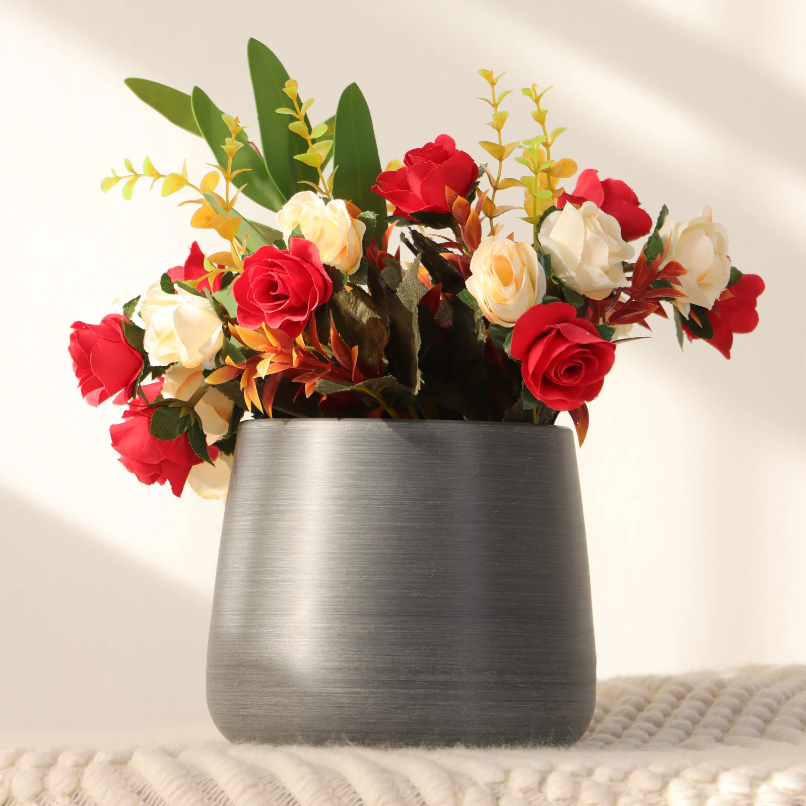 Wholesale Plastic Flowerpot Medium Size Indoor Planter For Home Decor Garden Plastic Flower Pot Plant Pots Cheap Flower Pot