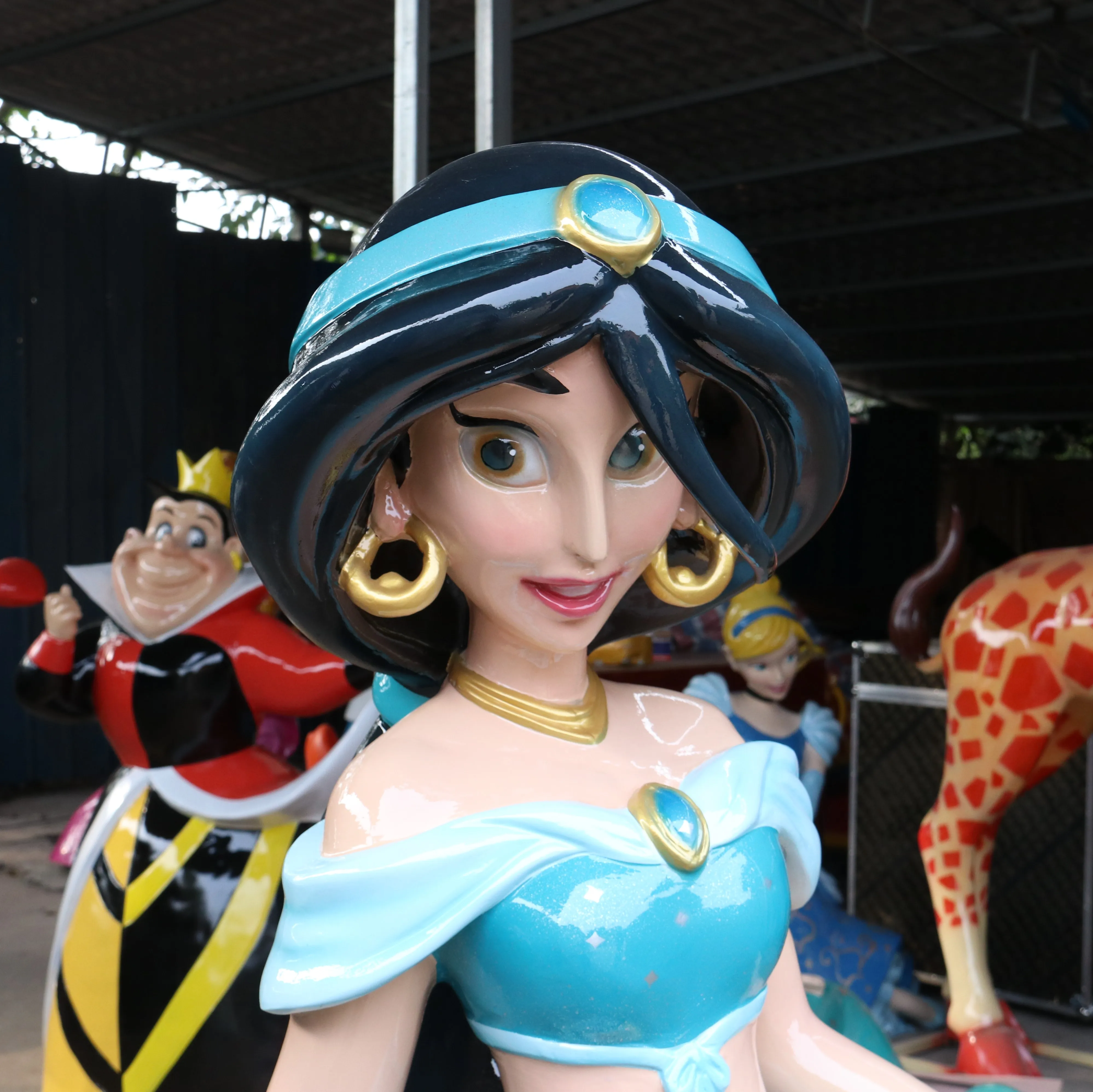 Поддержка персонализированного украшения тематического парка, мультяшный персонаж из большого стекловолокна, скульптура принцессы