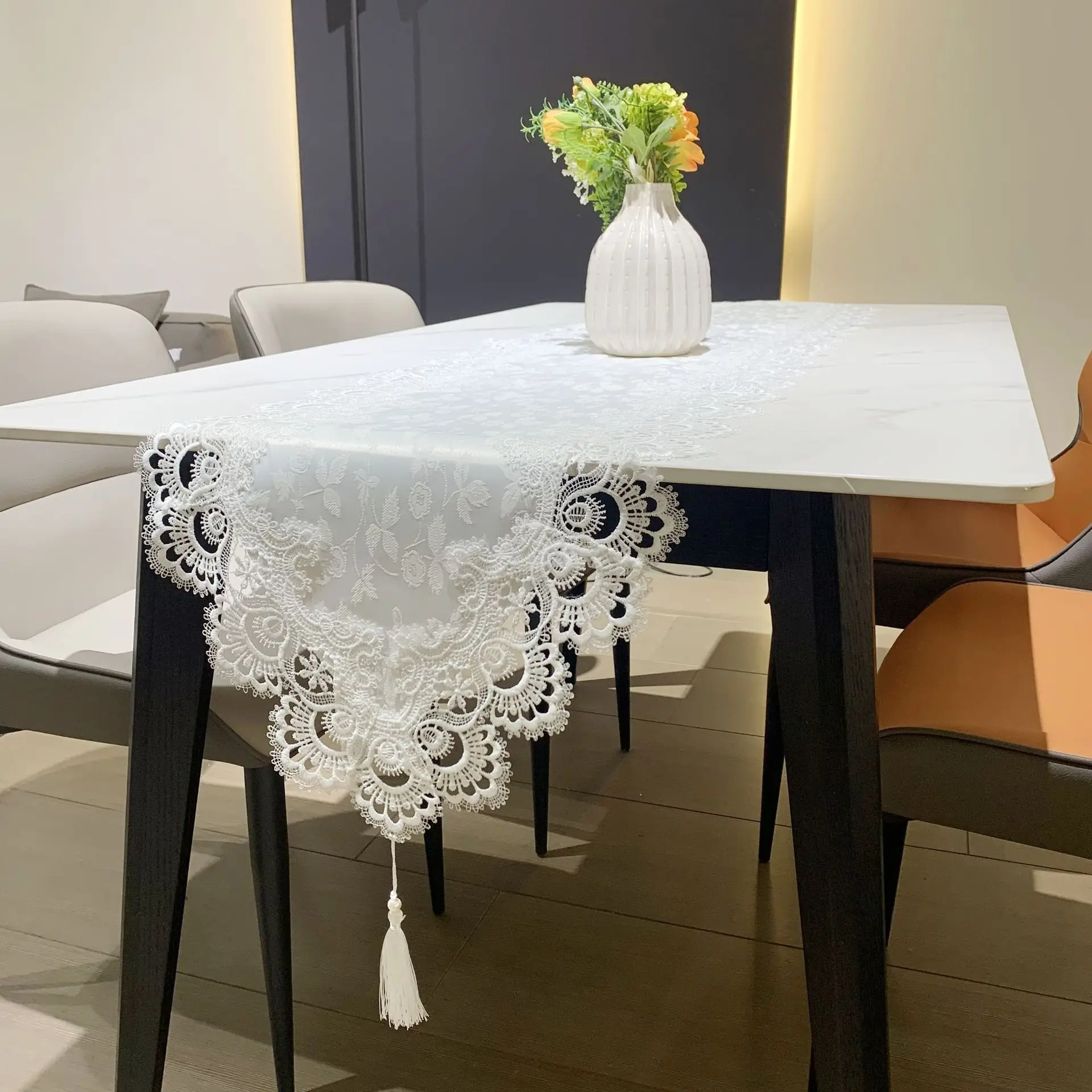 American Style Wholesale Jacquard Luxury Gold Color Decorative Lace Long Table Runner For Living Room