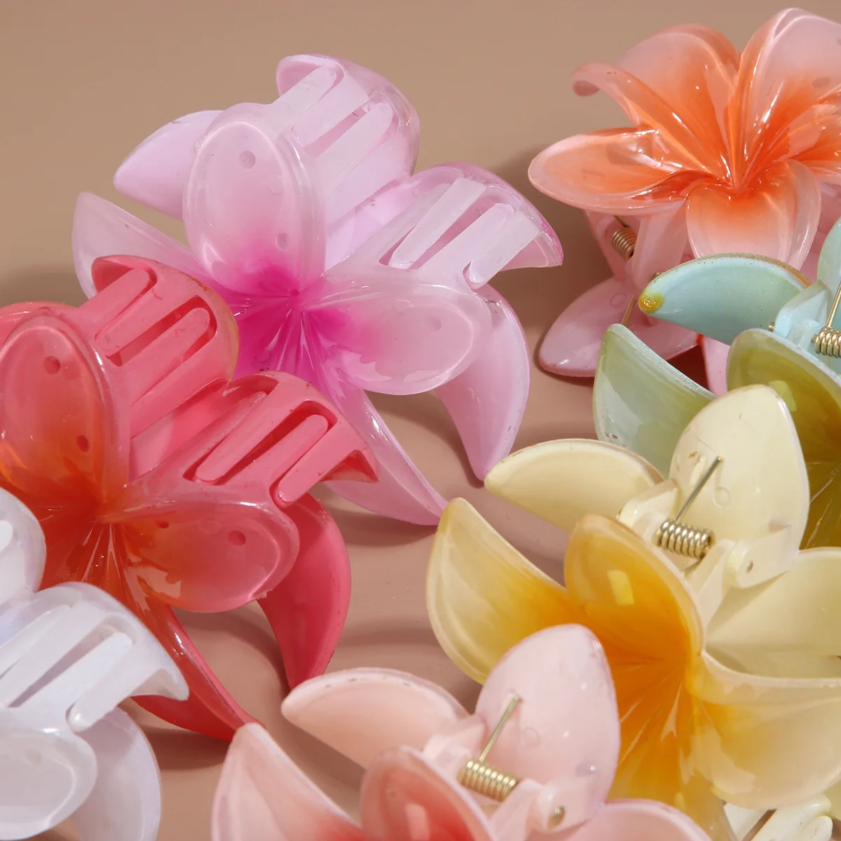 Wholesale Spring Summer Beach Vacation New Ins Beautiful Plumeria Flower Hair Claws Women Hibiscus Hawaiian Frangipani Hair Clip