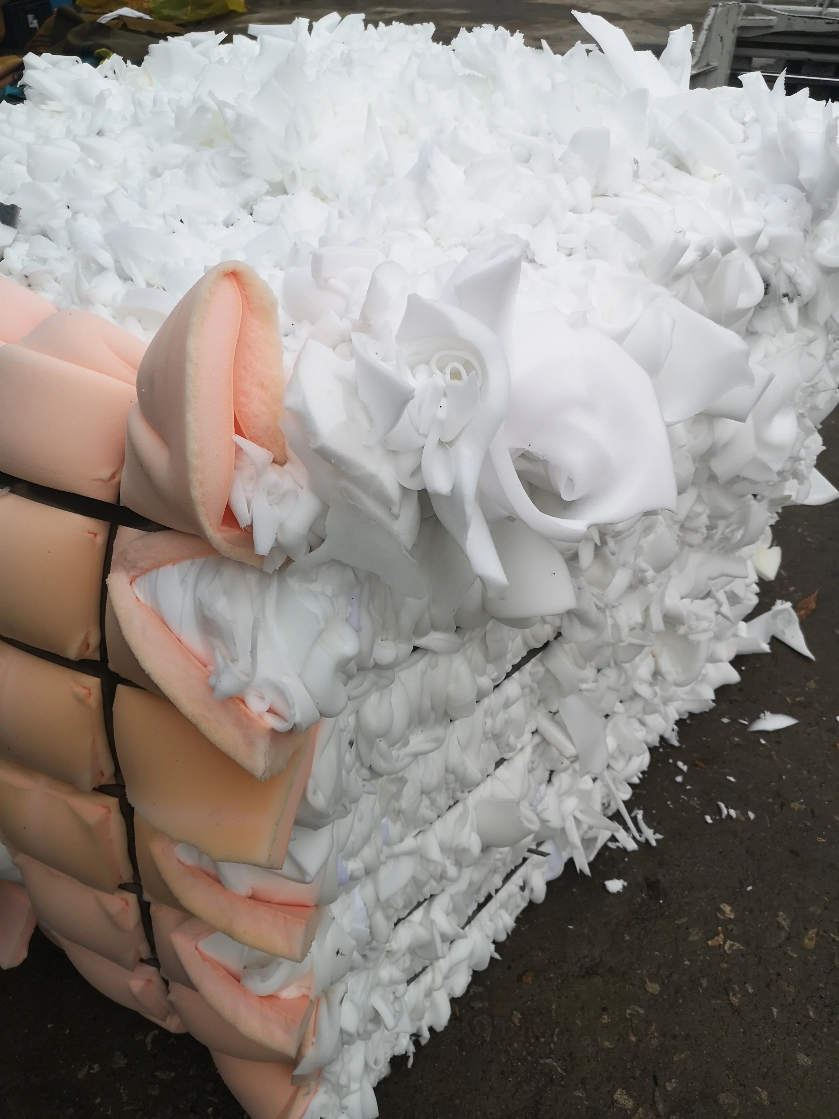 Fung Billion white color PU sponge scraps pu foam scrap for rebond foam Recycled polyurethane trims in bales