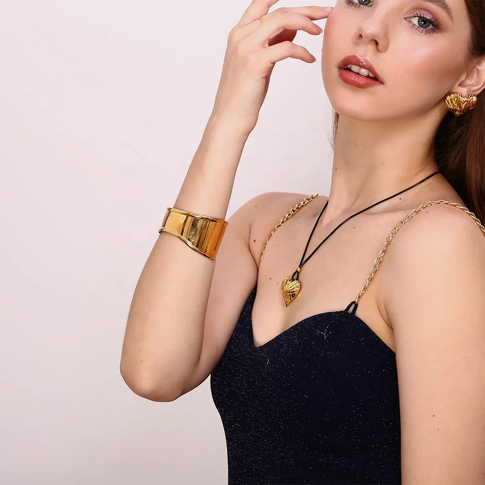 Dreamshow Chunky Cuff Bangle PVD Gold Plated Jewelry Tarnish Free Statement Bangle 316L Stainless Steel Jewelry