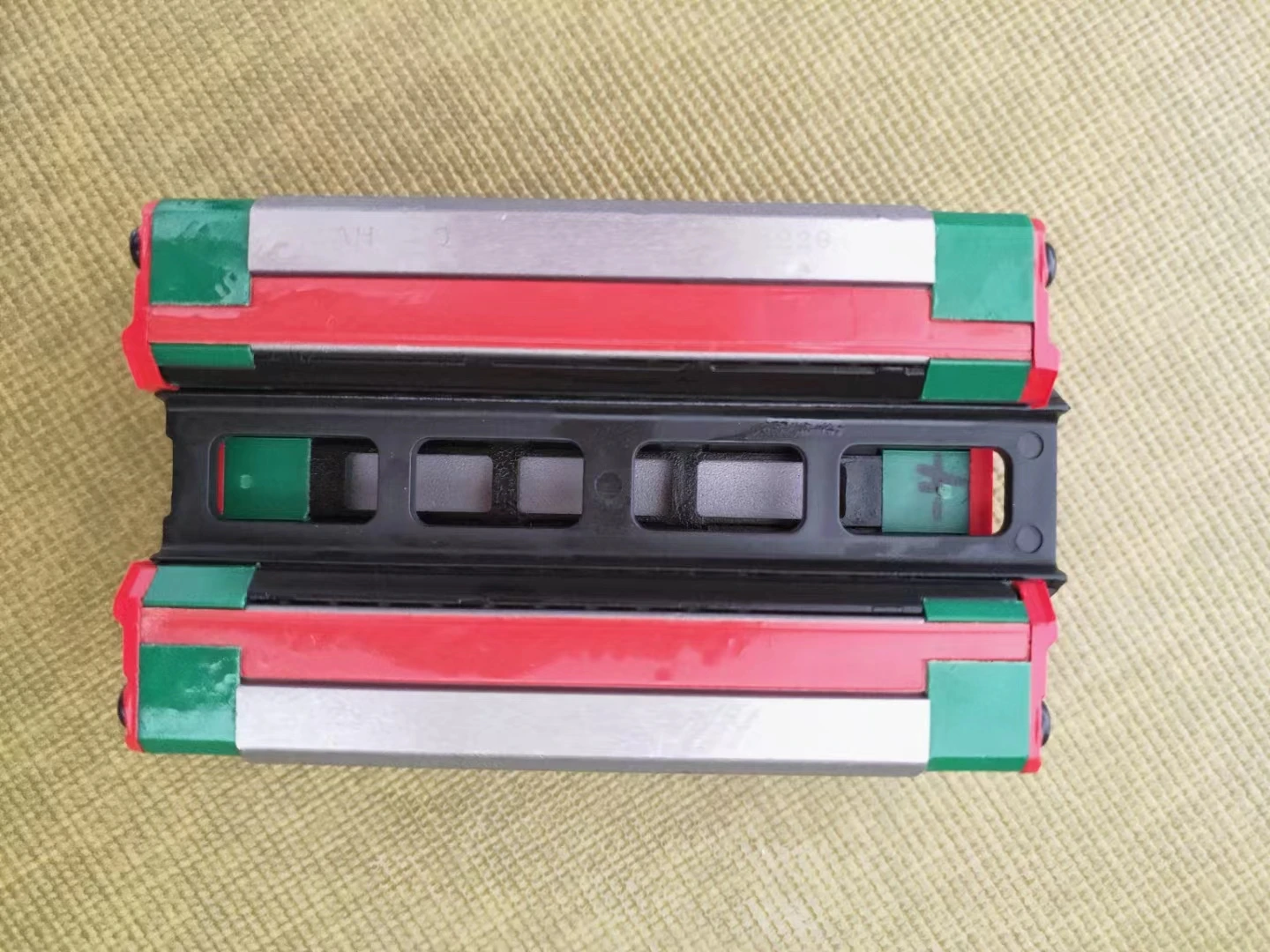 100%Original Hiwin HGR15 linear guide and HGH15CAZAC linear block HGH15CA