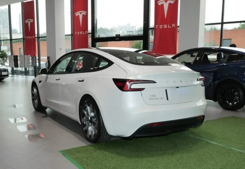 TESLA 2023 дальноездный полноприводный автомобиль модель 3 седан
