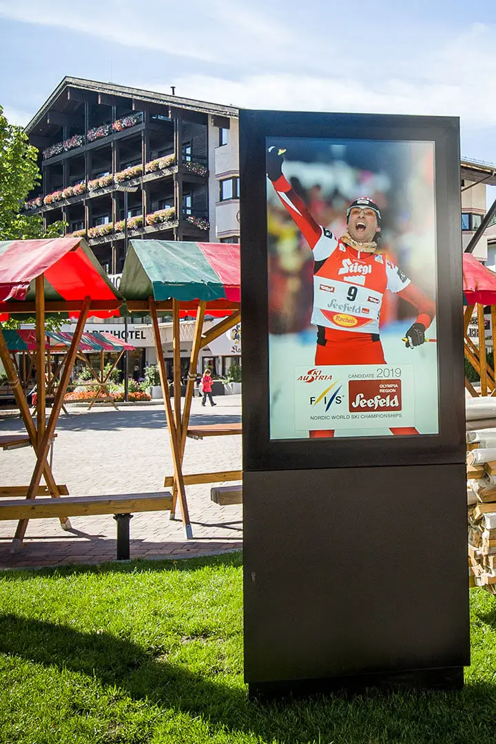 49inch  2000cd outdoor vertical screen floor standing fully laminated waterproof advertising machine