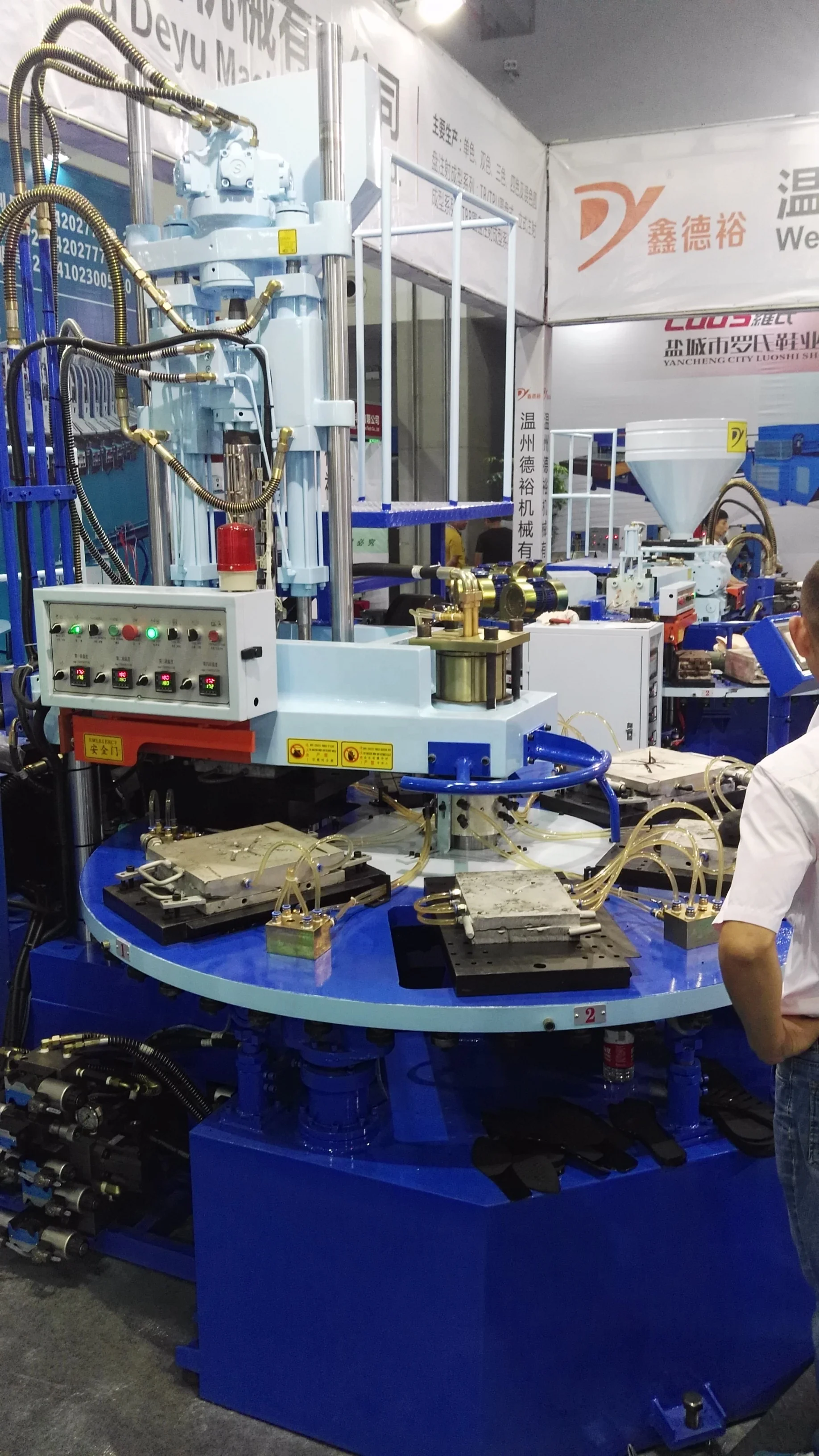 Машина для литья под давлением с шестью станциями вертикального типа подошвы для обуви из ТПУ